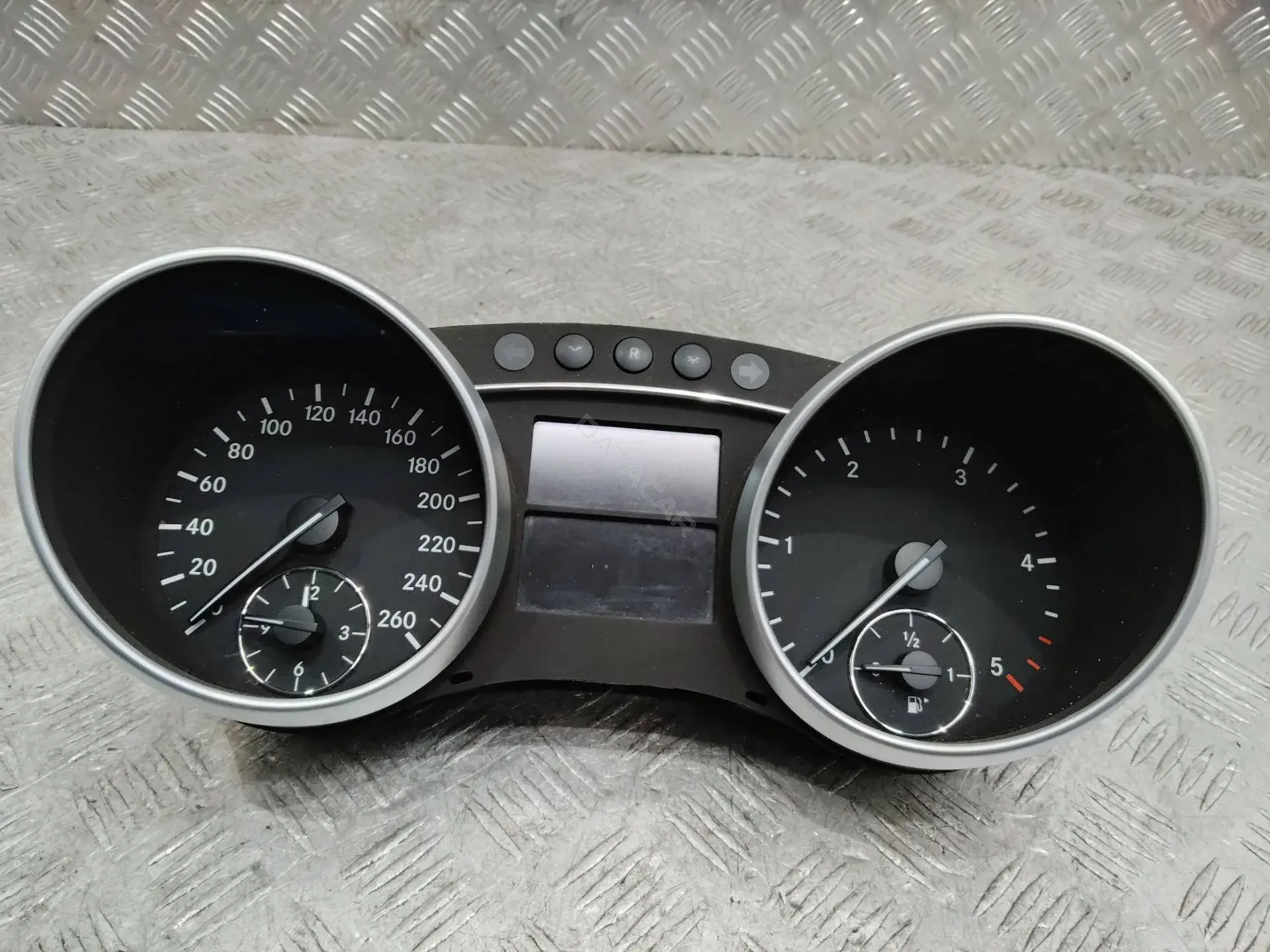 Панель приборов A1645408947