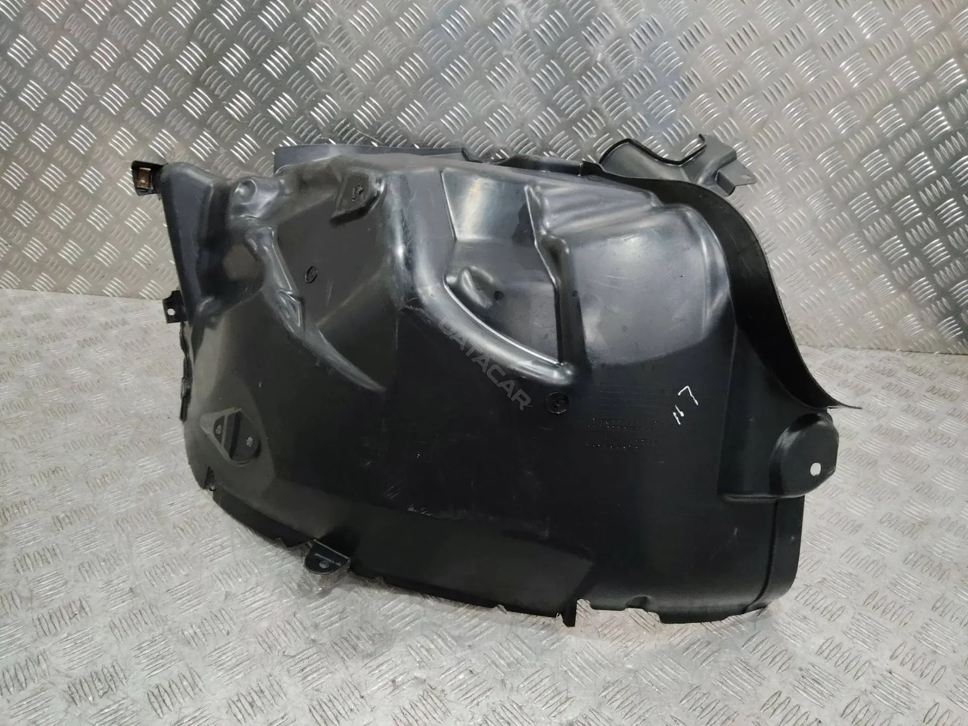 Подкрылок BJ3216A574AA