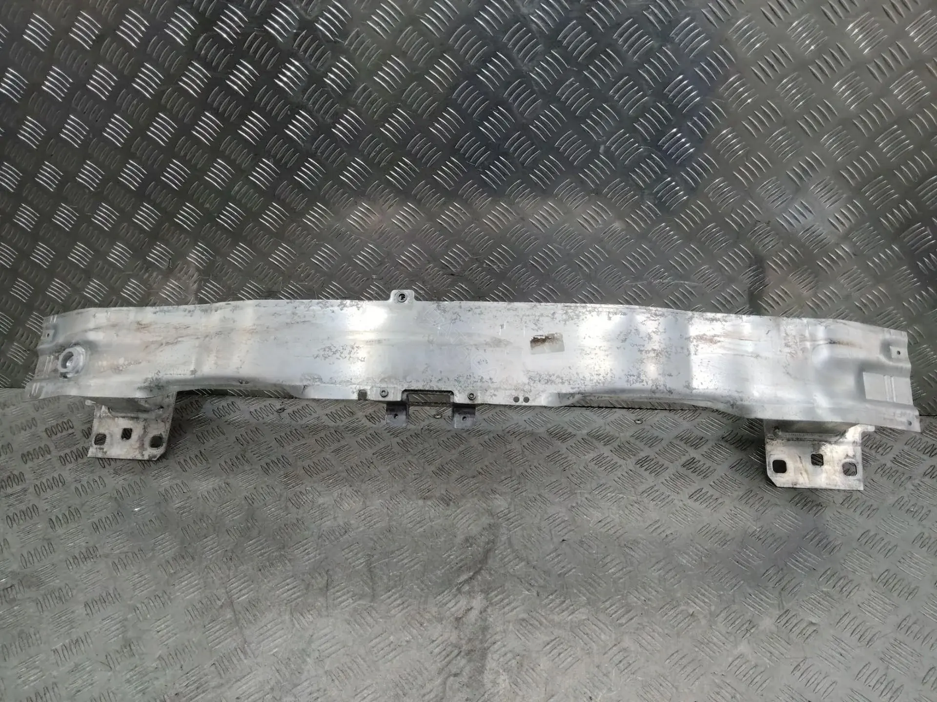 Усилитель бампера 8V0807109B