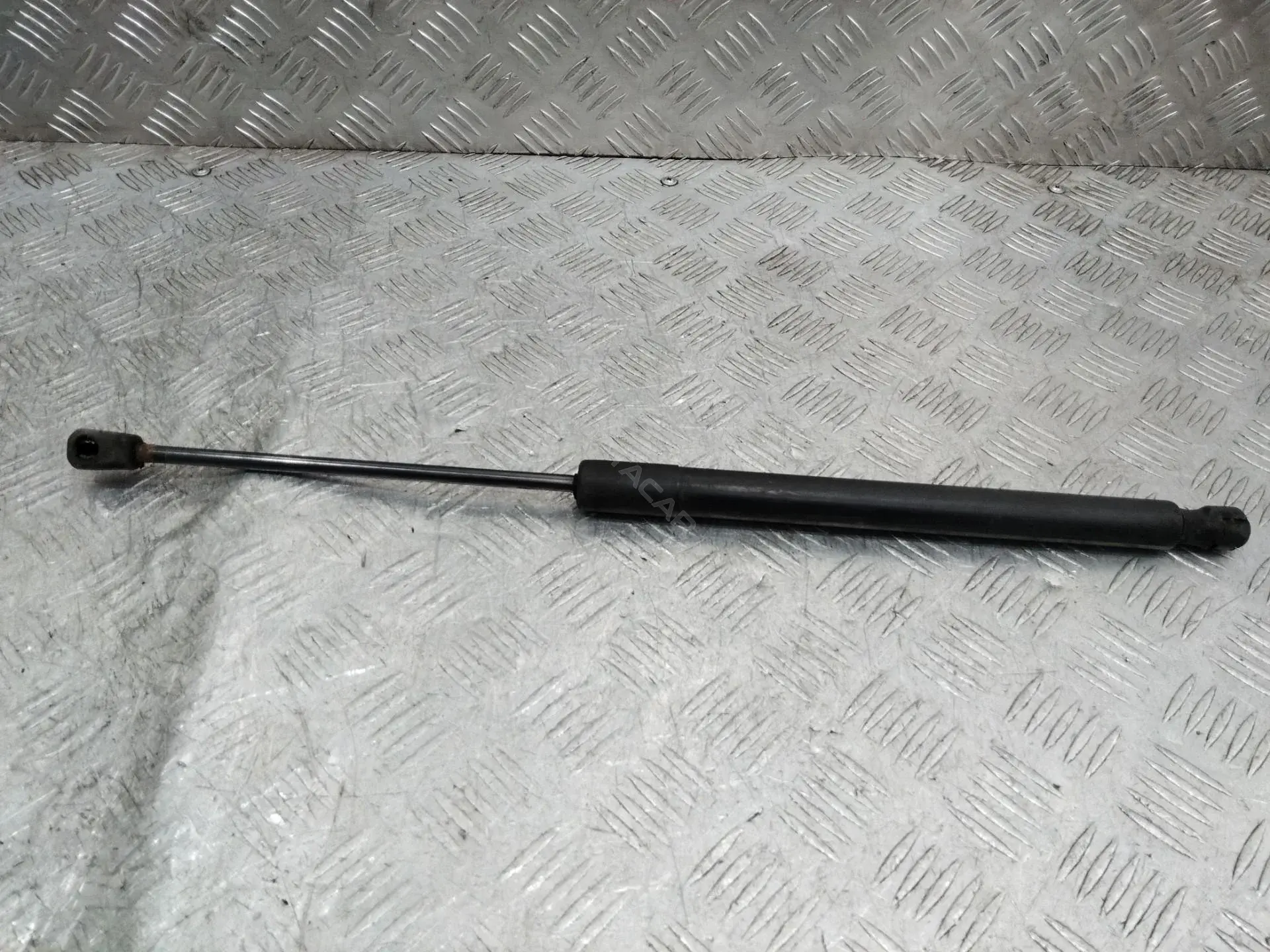 Амортизатор крышки багажника, капота, заднего стекла 8U0827552