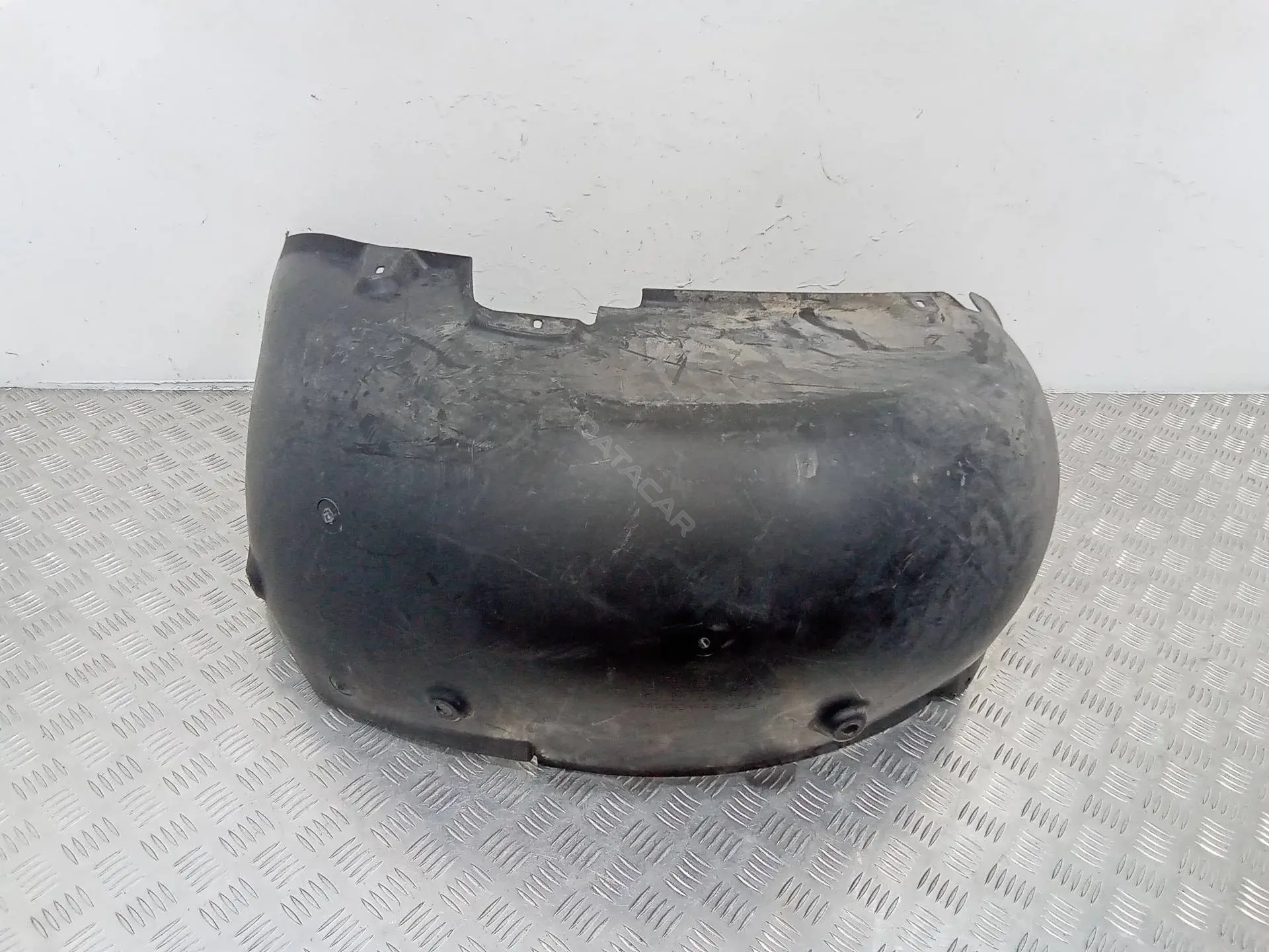 Подкрылок 7L6810971A