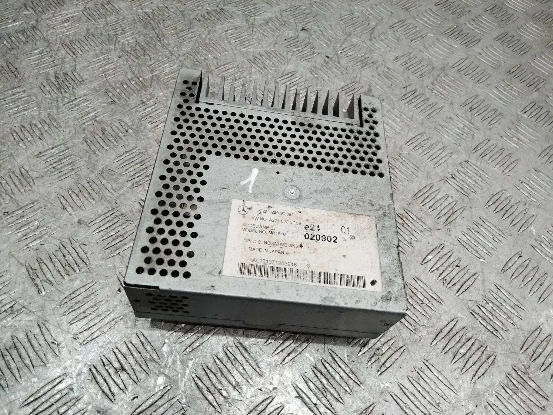 Усилитель музыкальный A2218209089