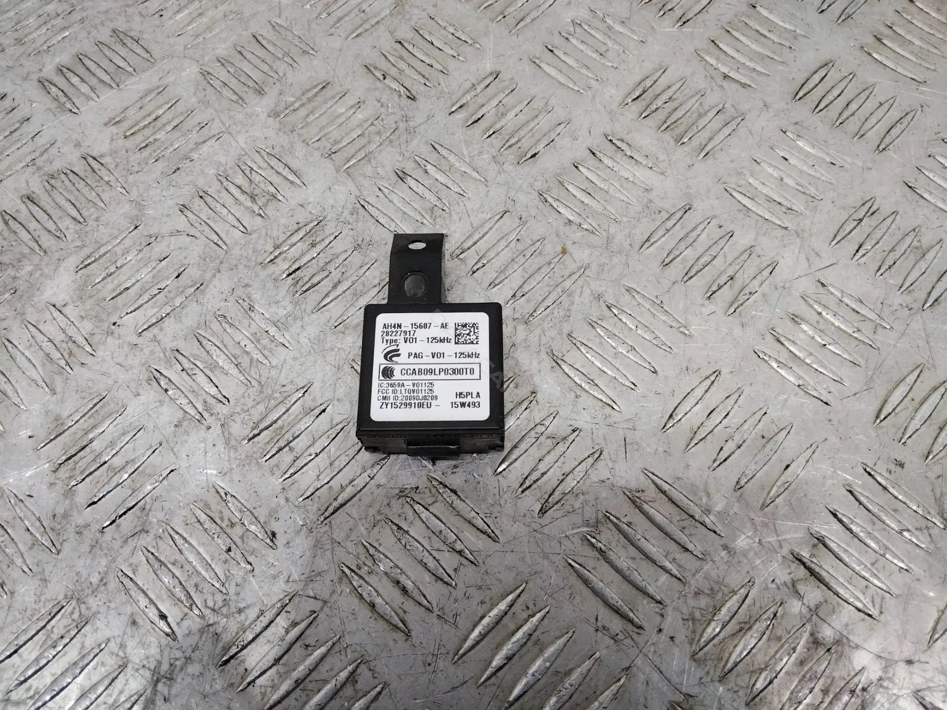Иммобилайзер AH4N15607AE