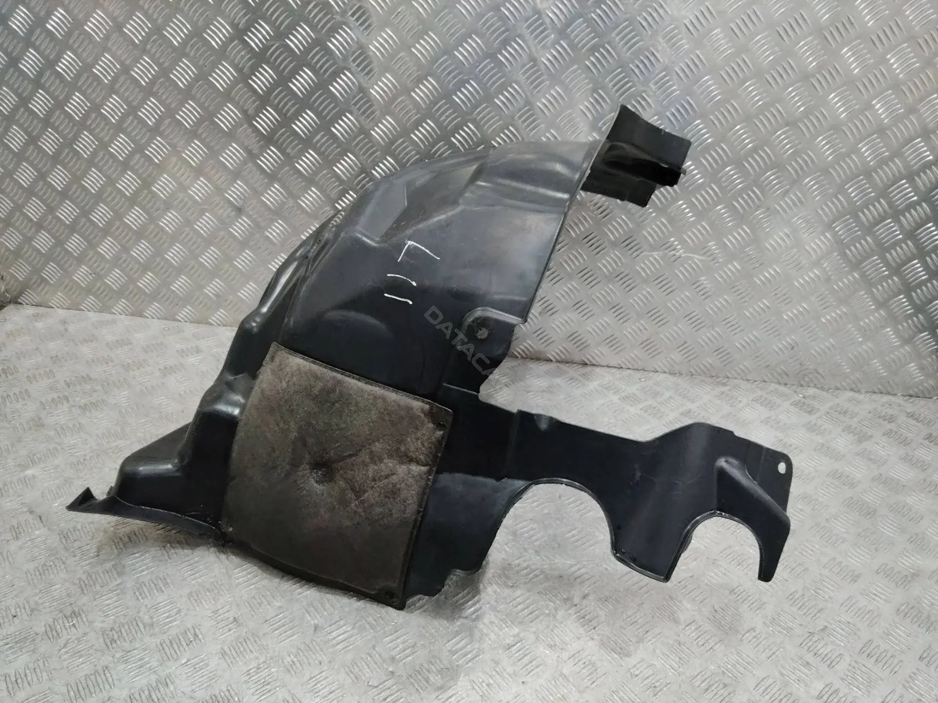 Подкрылок BJ3216A573AB