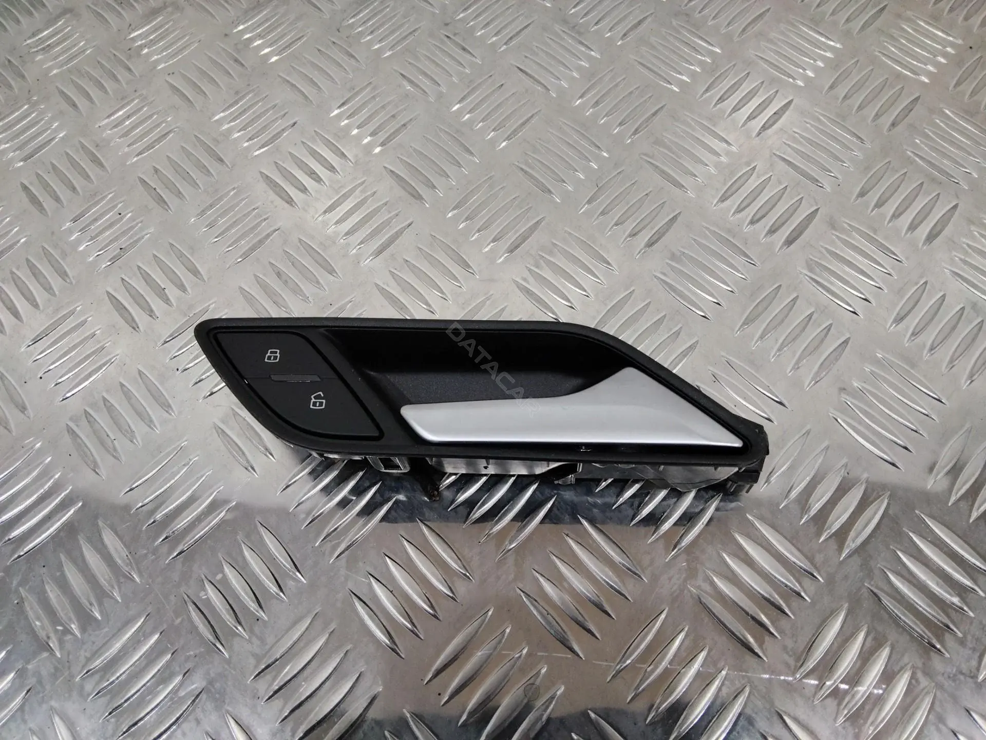 Ручка двери 8V3837020