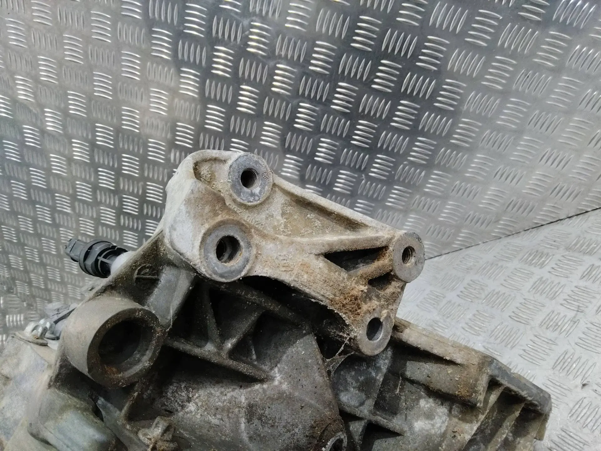 Балка подвески 8200206107