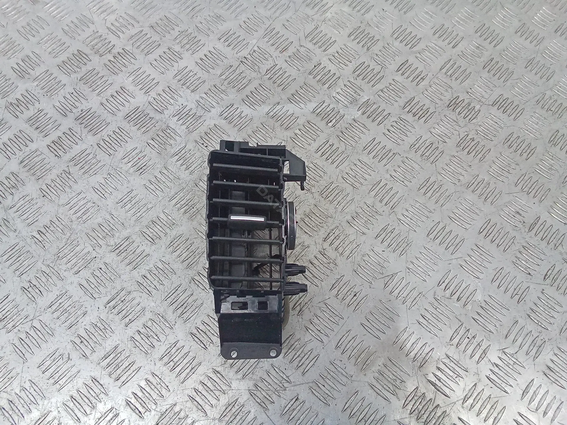 Дефлектор обдува салона DK62046B31AC