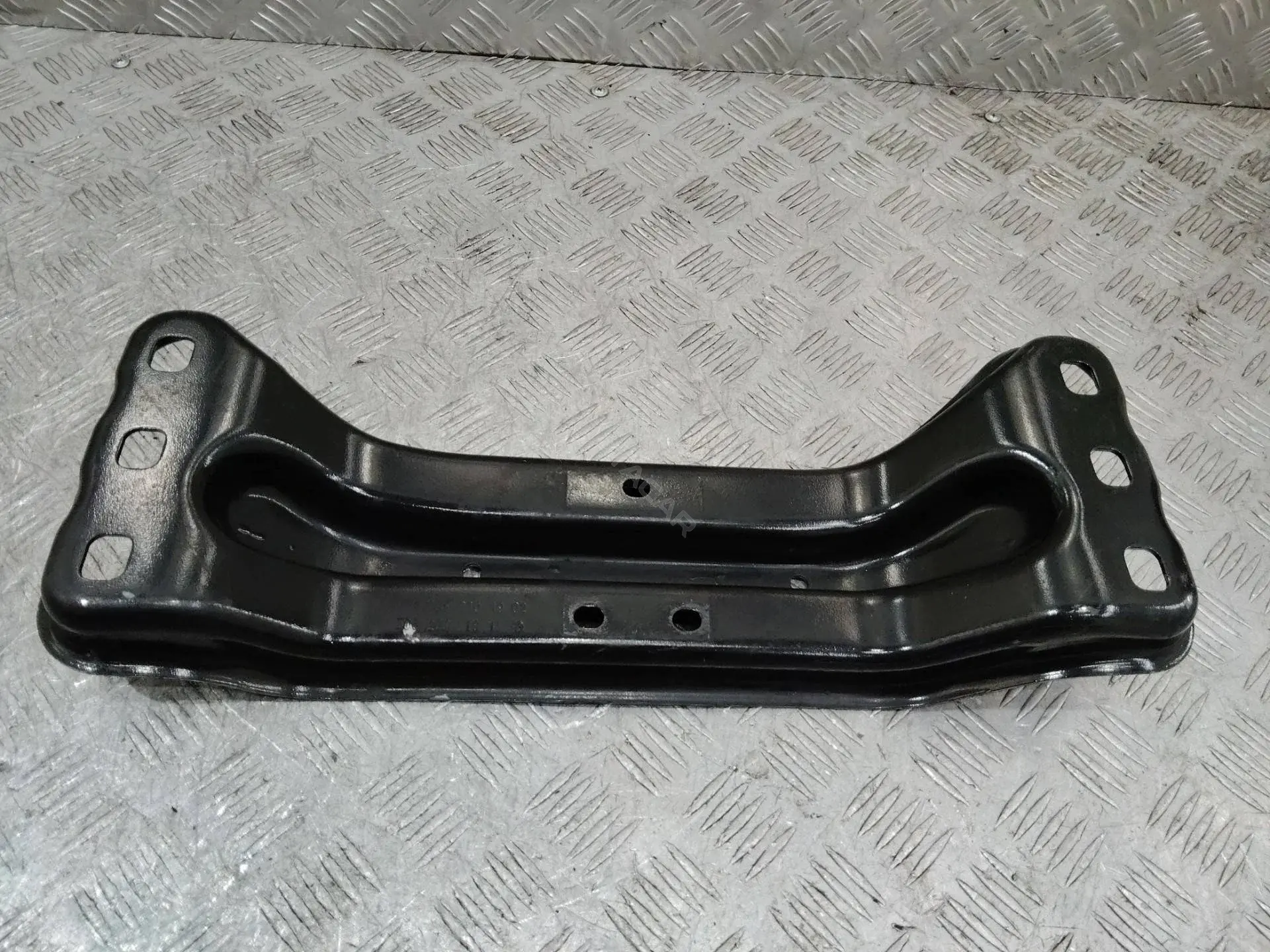 Балка подвески A2052401902