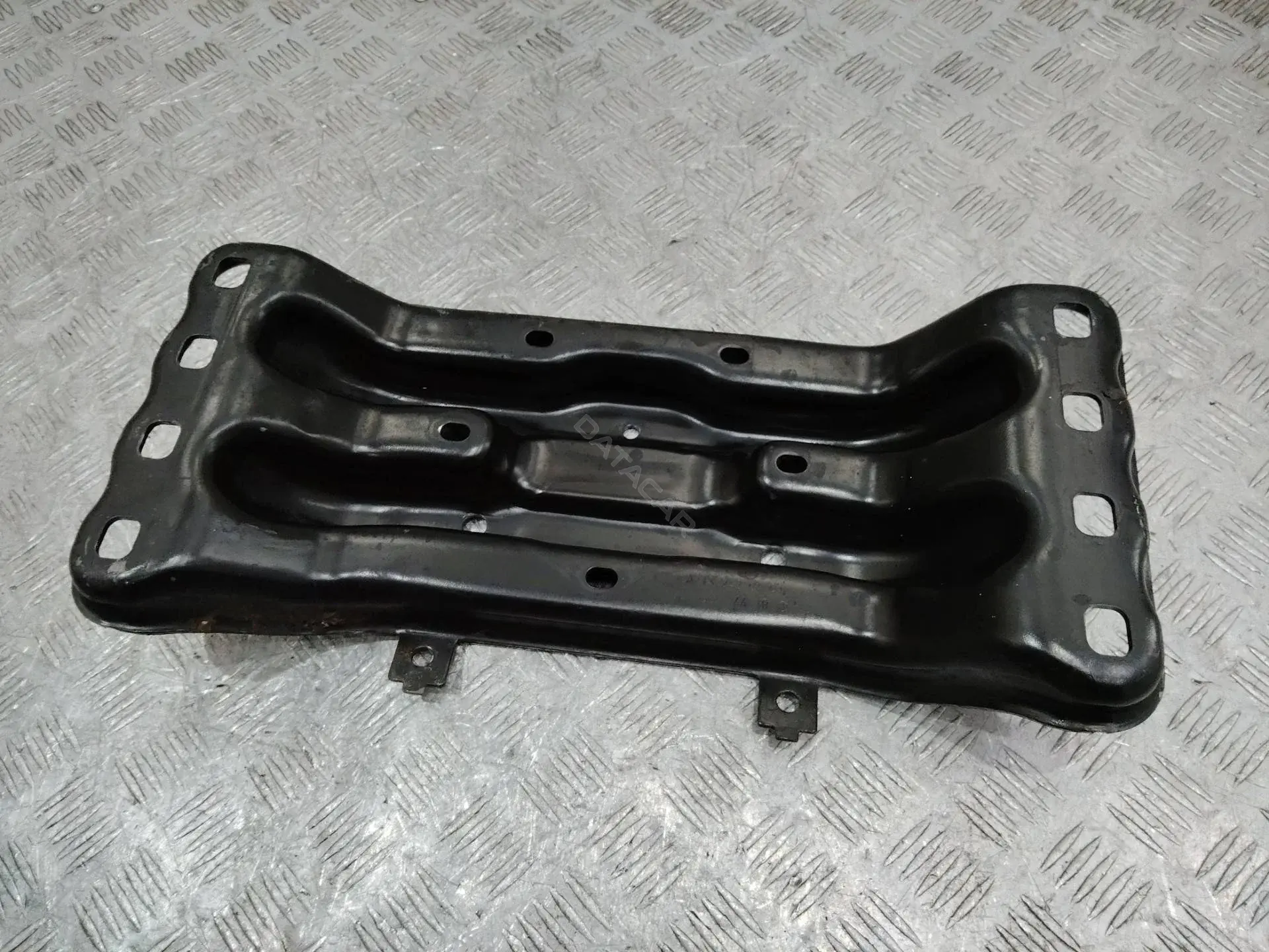 Балка подвески A2132420401