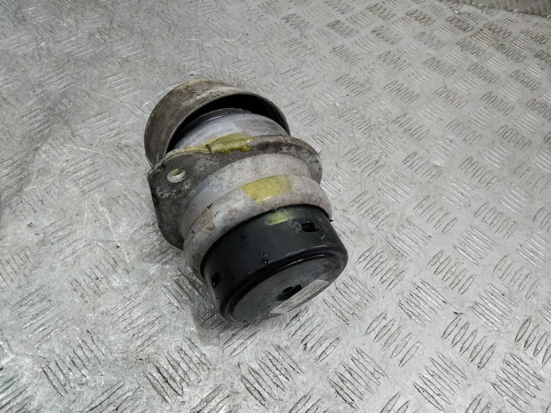 Подушка двигателя (Опора) 97037505720