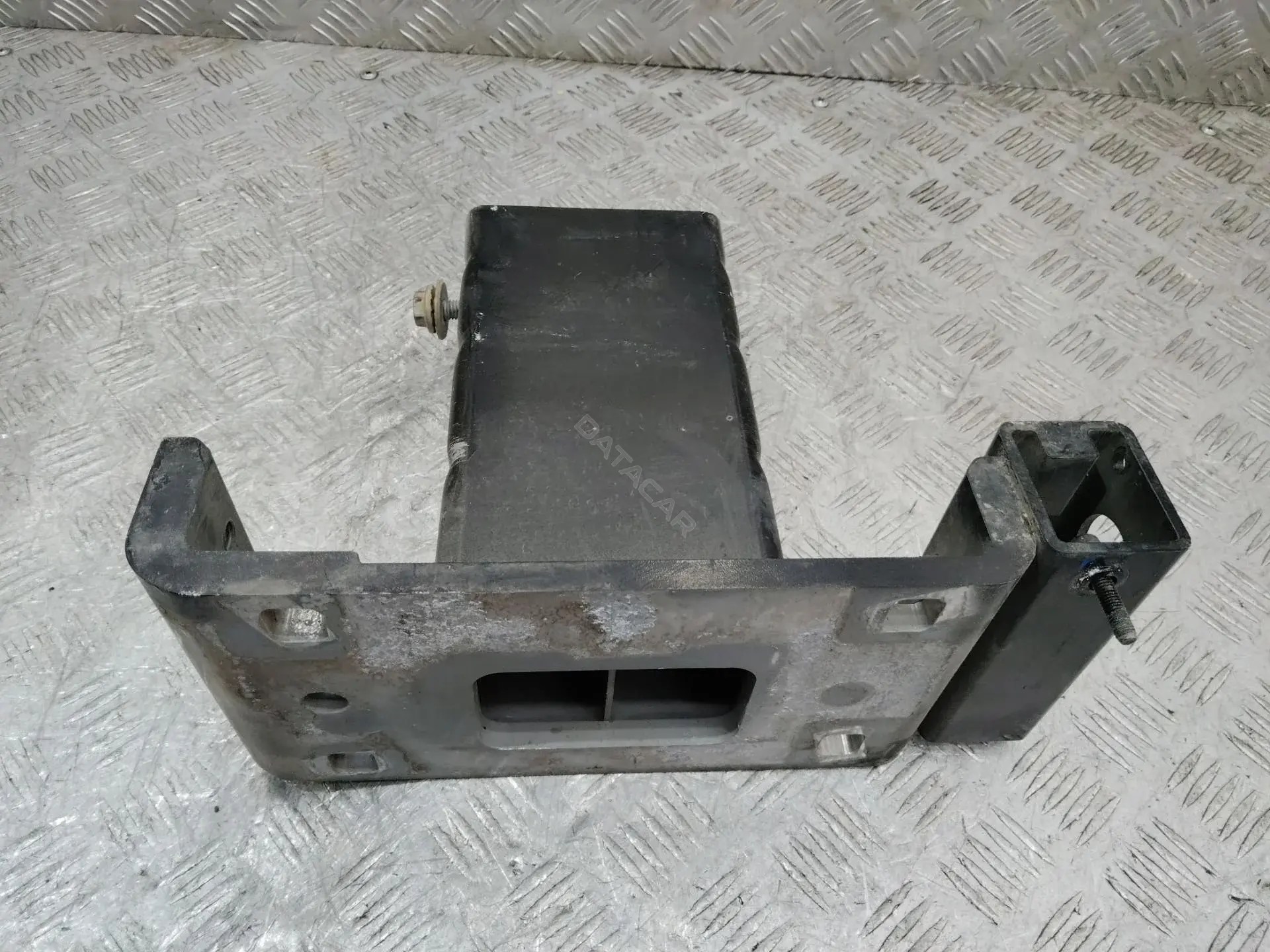 Кронштейн усилителя бампера CPLA103A33AC