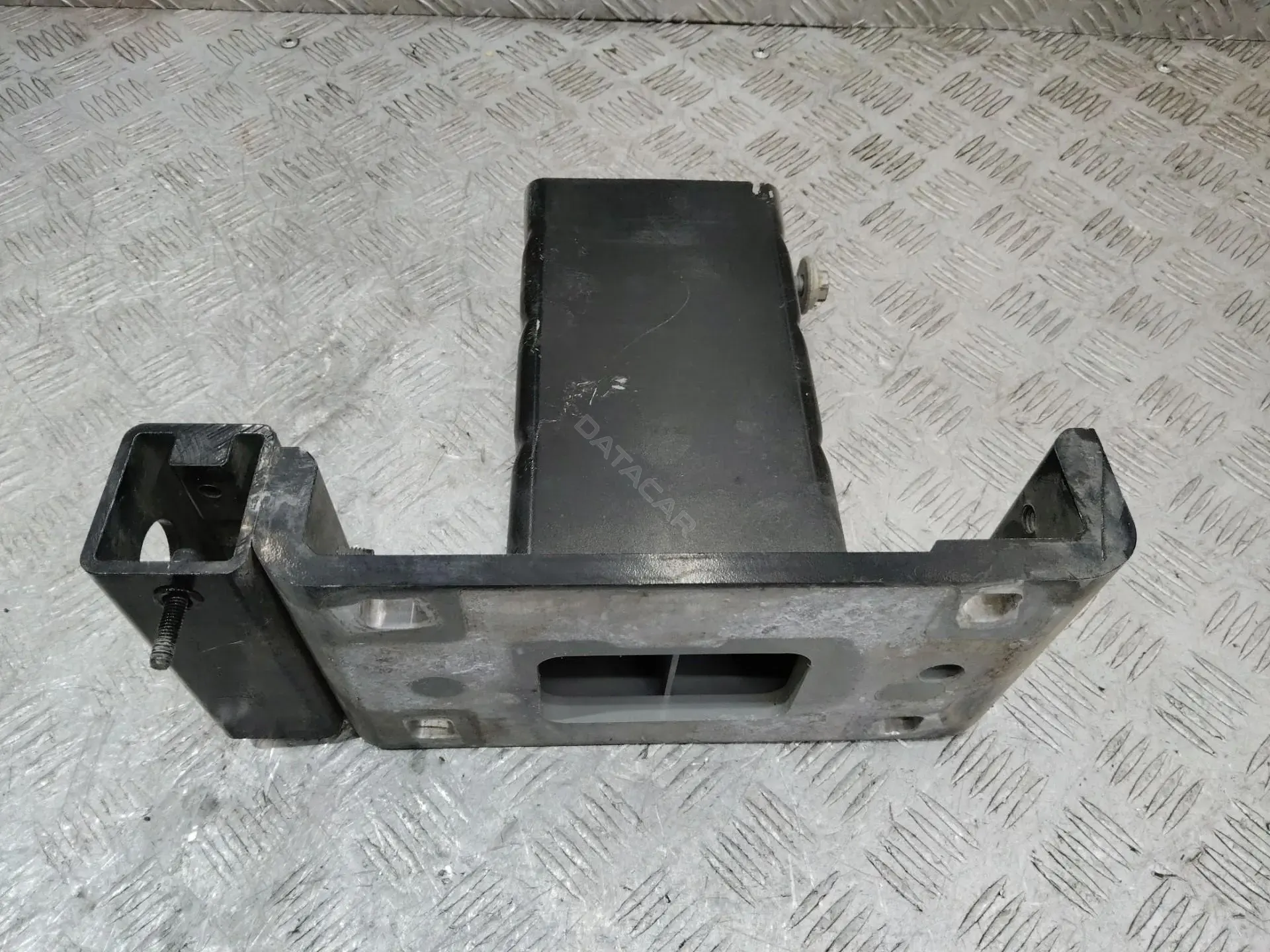 Кронштейн усилителя бампера CPLA103A32AD