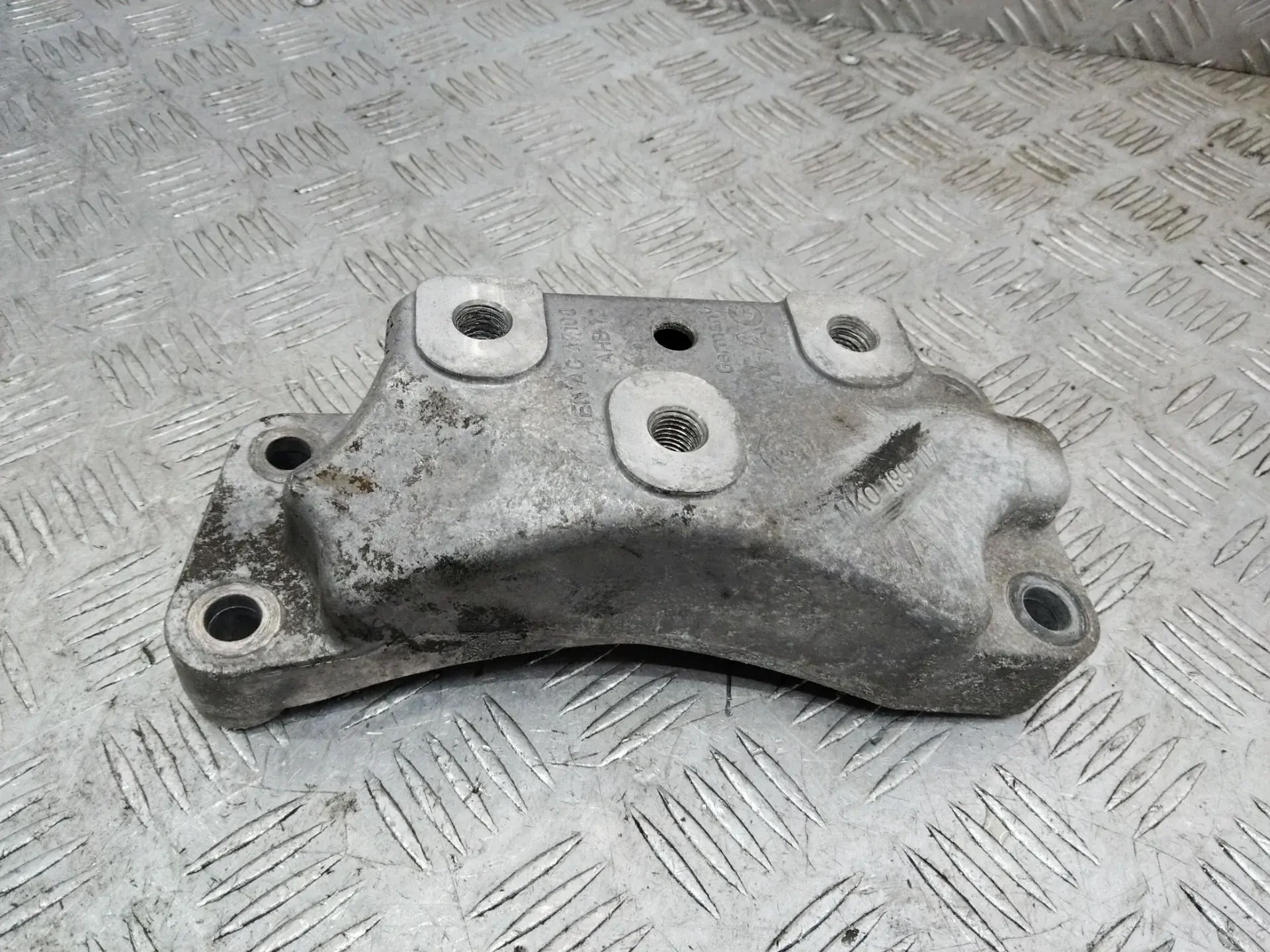 Балка подвески 1K0199117