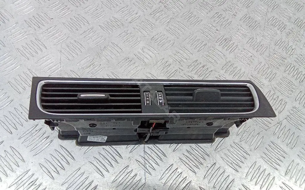 Дефлектор обдува салона 8T1820951