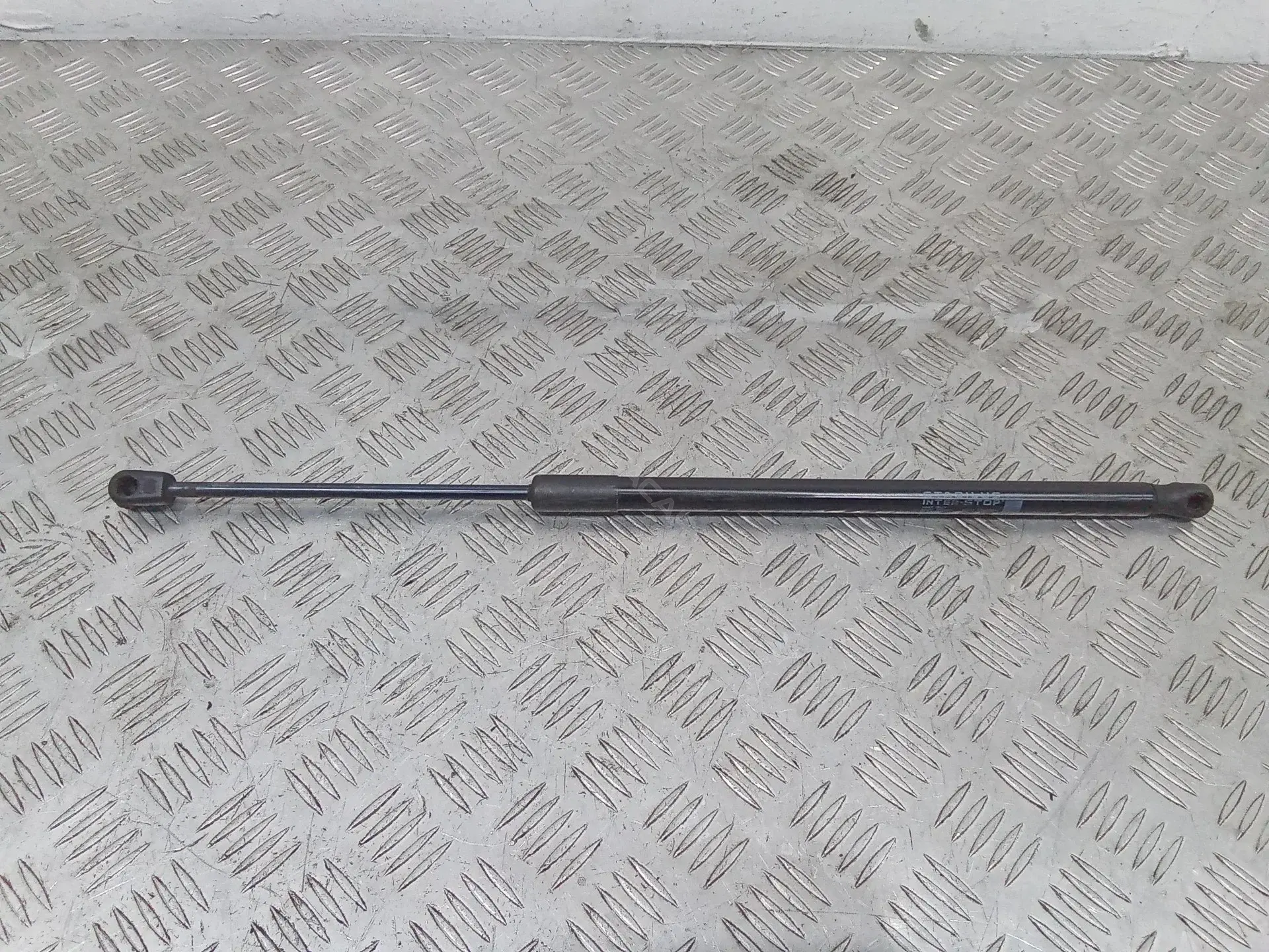 Амортизатор крышки багажника, капота, заднего стекла A1669802364