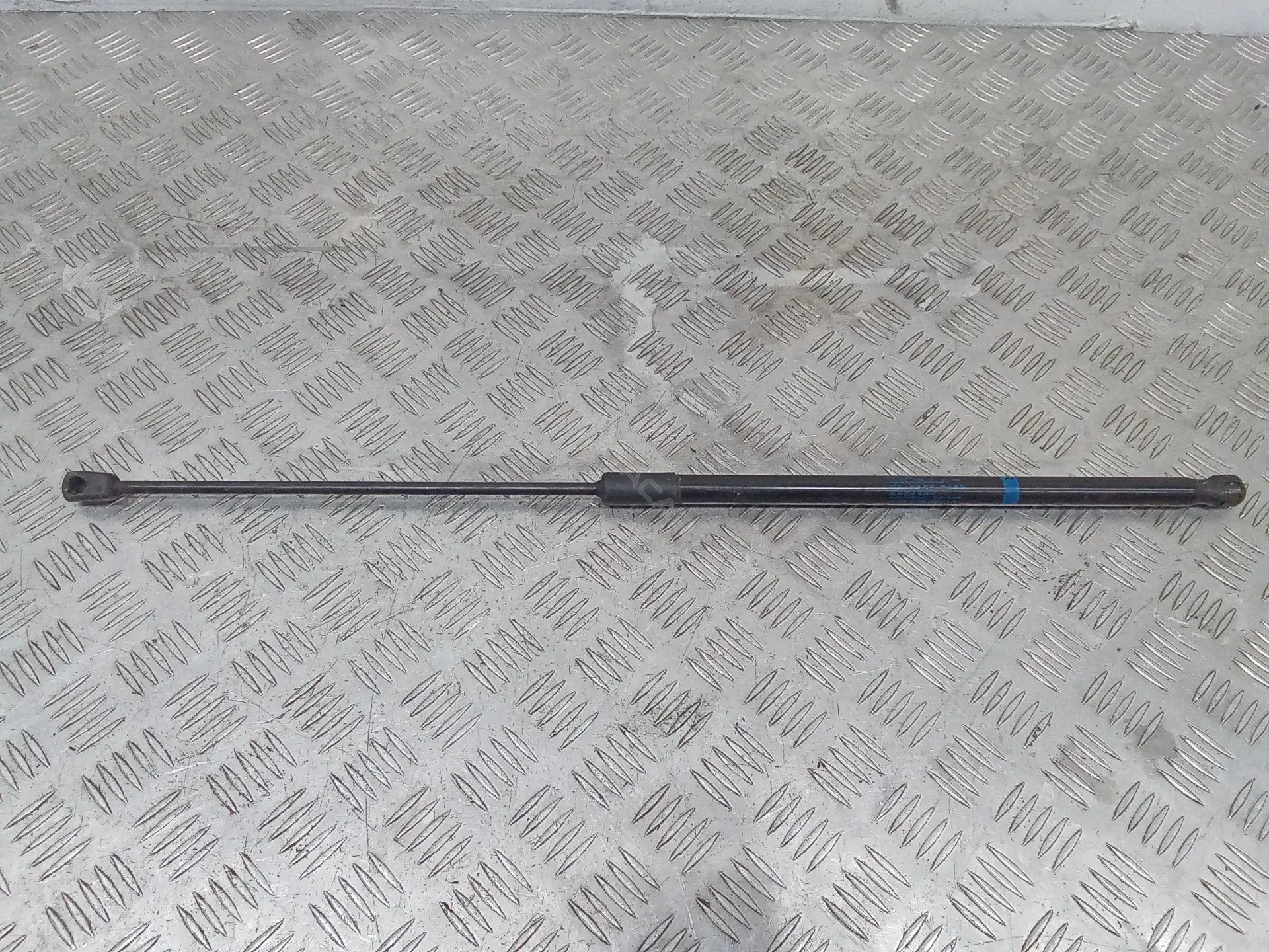 Амортизатор крышки багажника, капота, заднего стекла A2539801264
