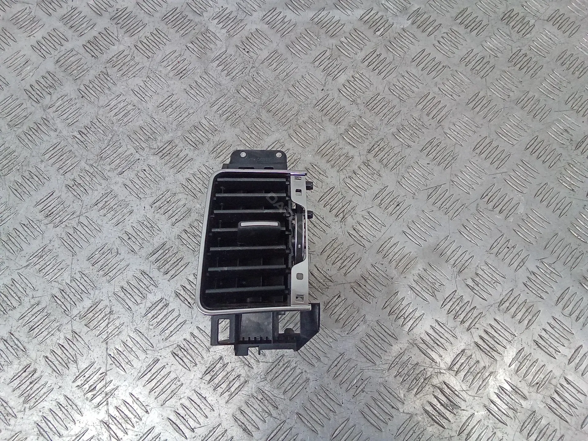 Дефлектор обдува салона DK62046B30AC