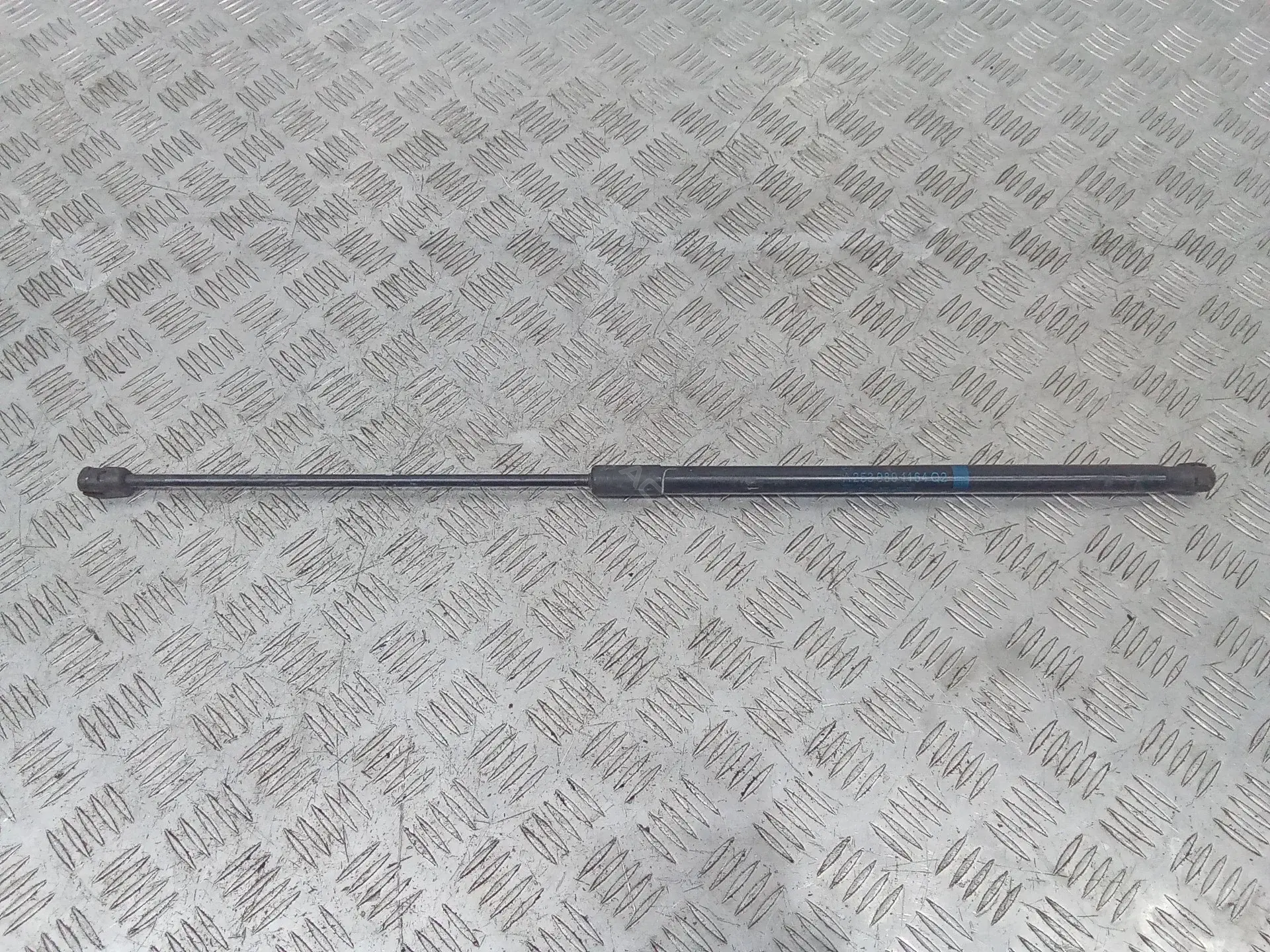 Амортизатор крышки багажника, капота, заднего стекла A2539801164