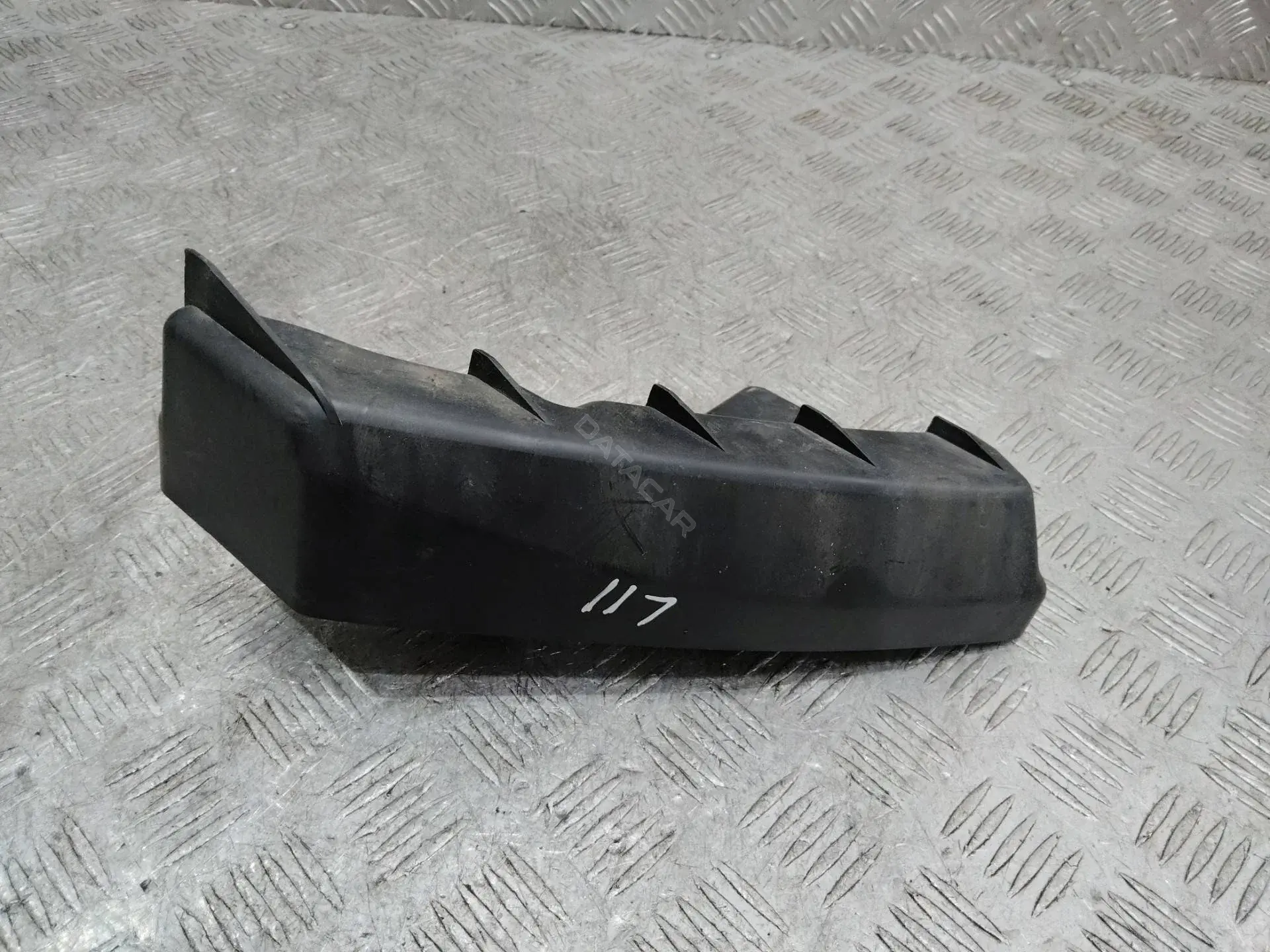 Кронштейн-направляющая бампера BJ3217E762BB