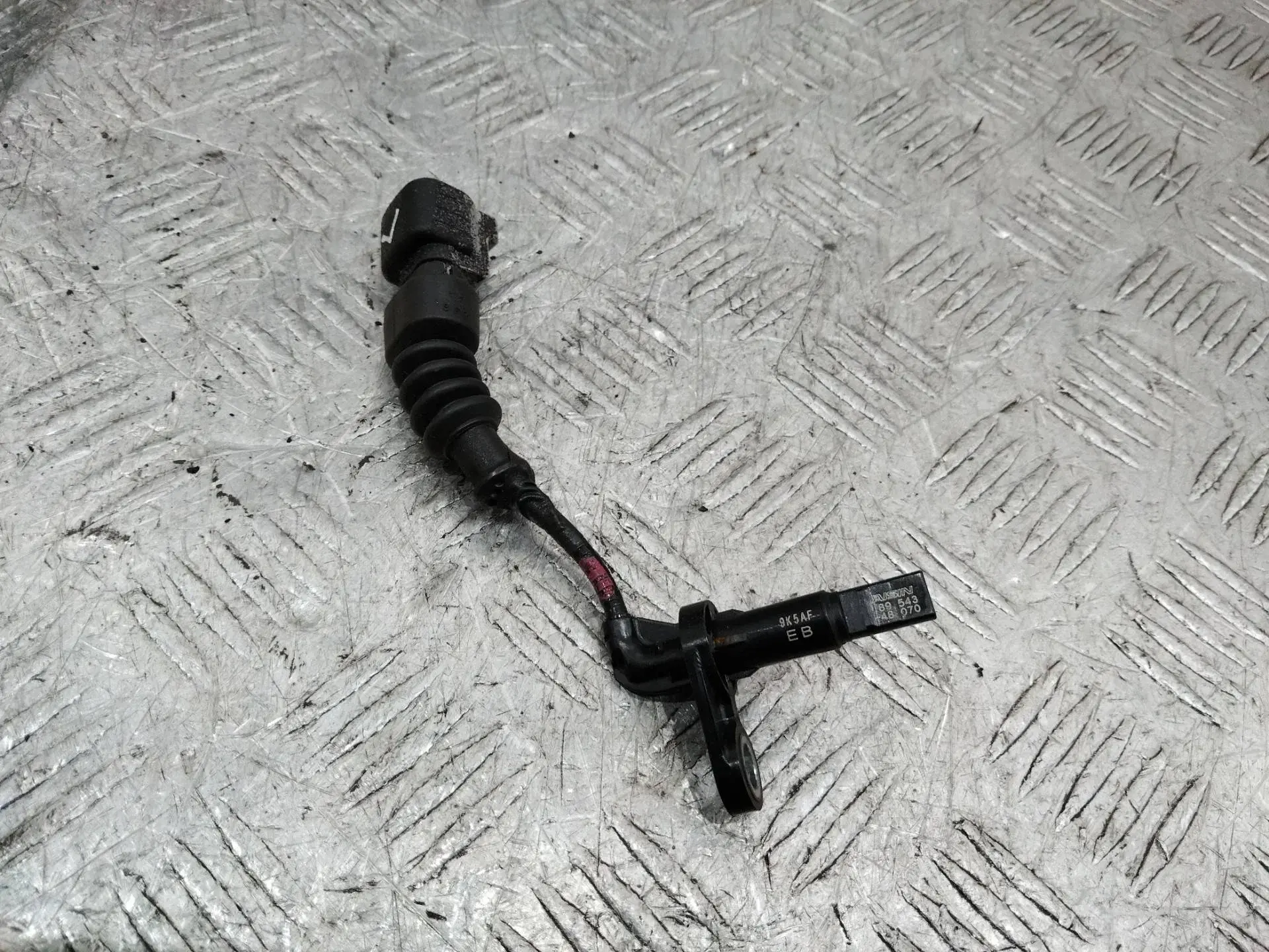 Датчик АБС 8954348070