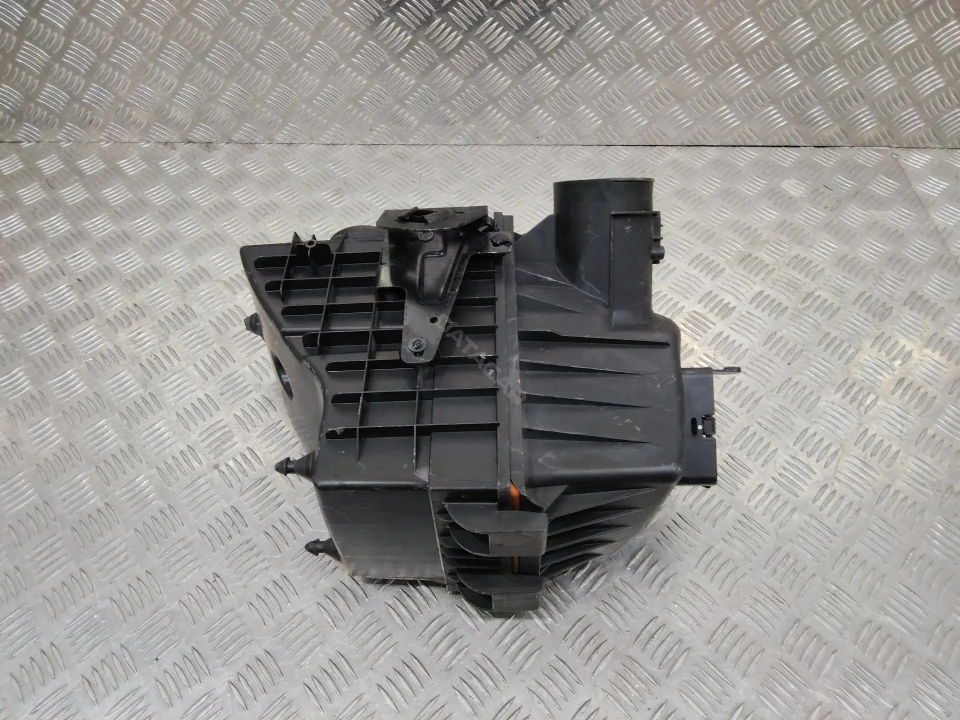 Корпус воздушного фильтра GK319600AG, KK319600AA