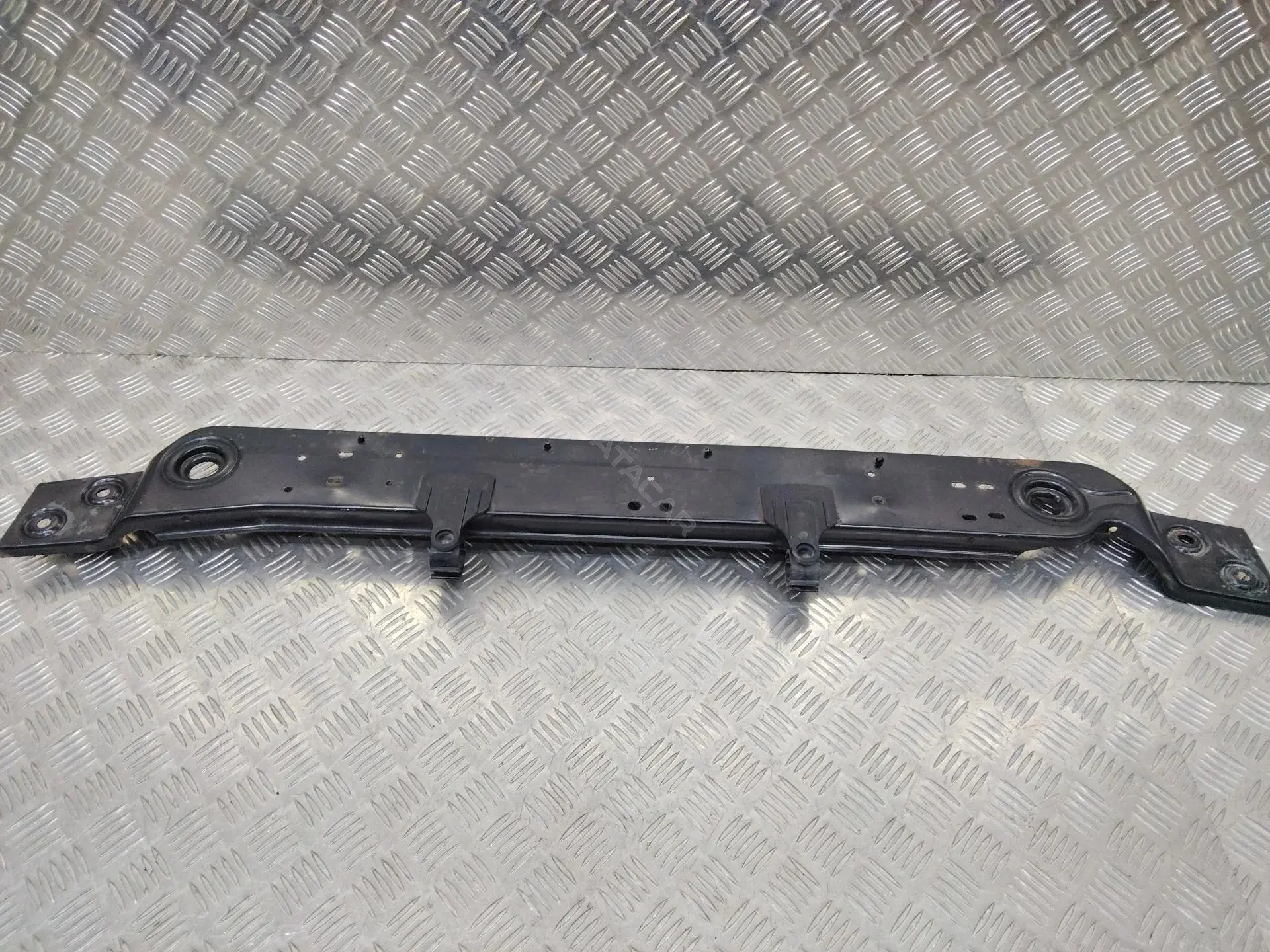 Крепление кассеты радиаторов GK218A058BF
