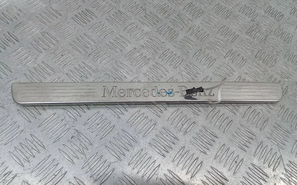 Накладка на порог A1766805900