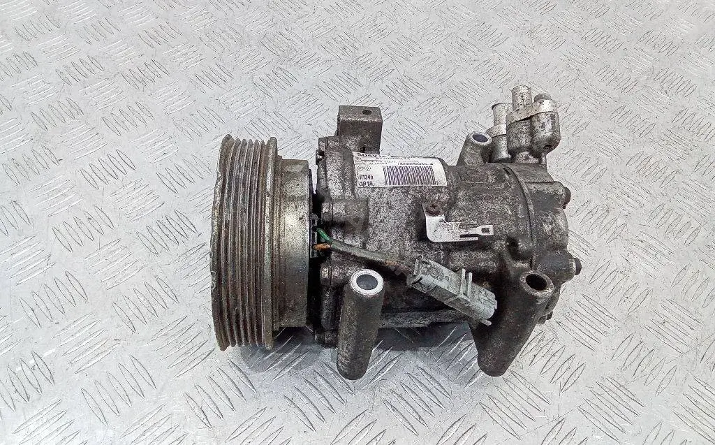 Компрессор кондиционера 8200953359