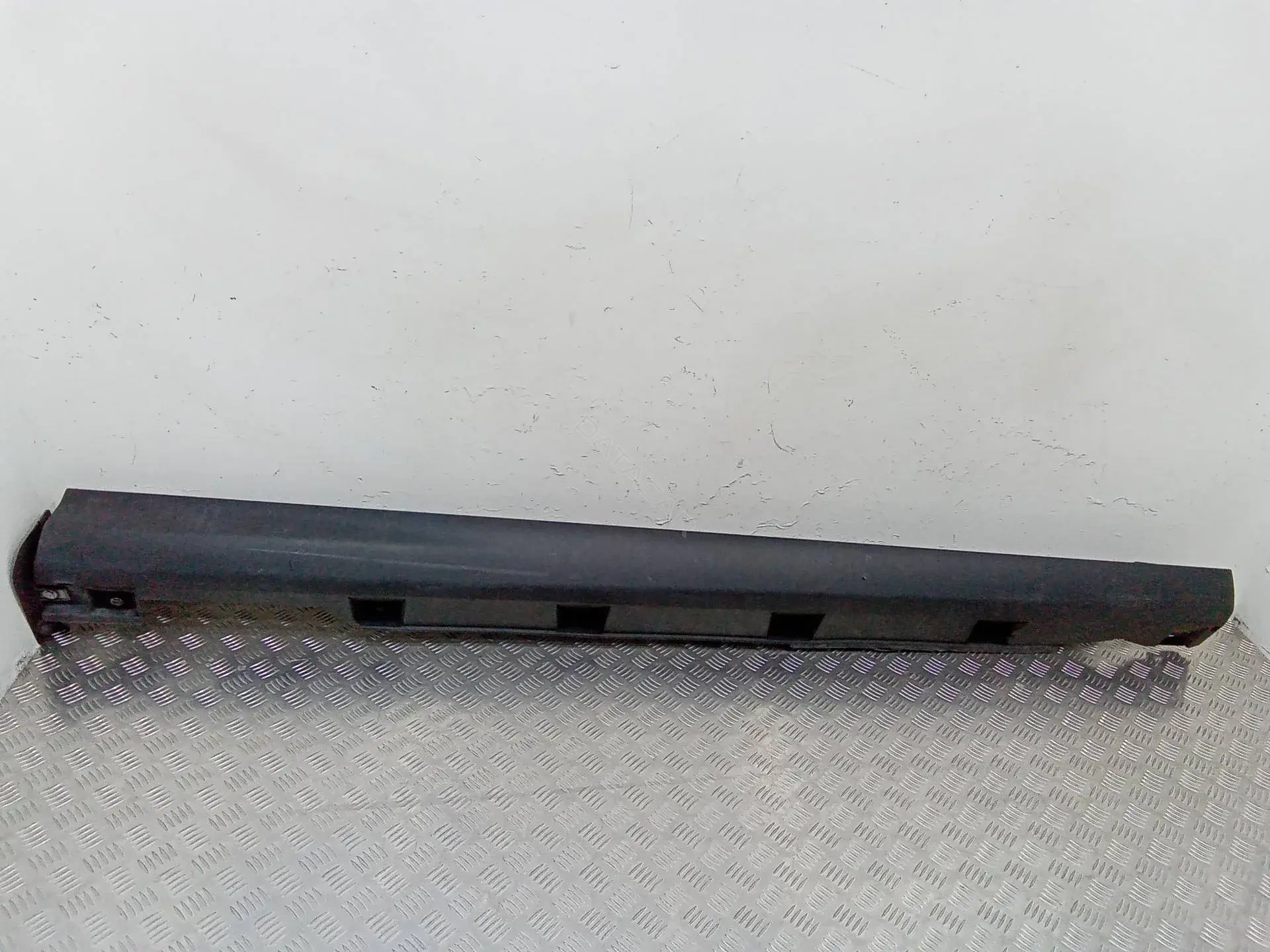Накладка на порог BM51-A10154-A