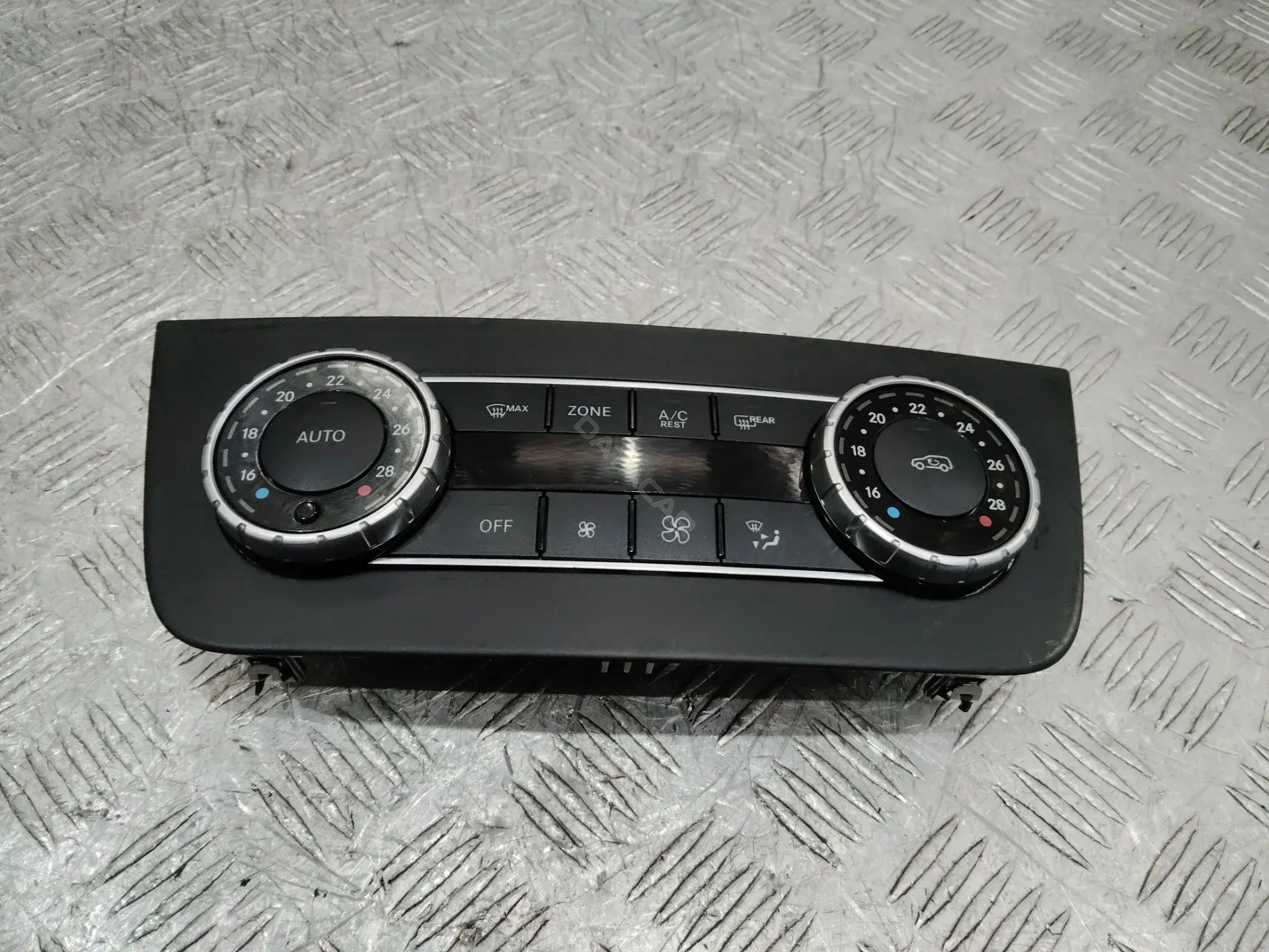 Блок управления климат-контролем A1669008721