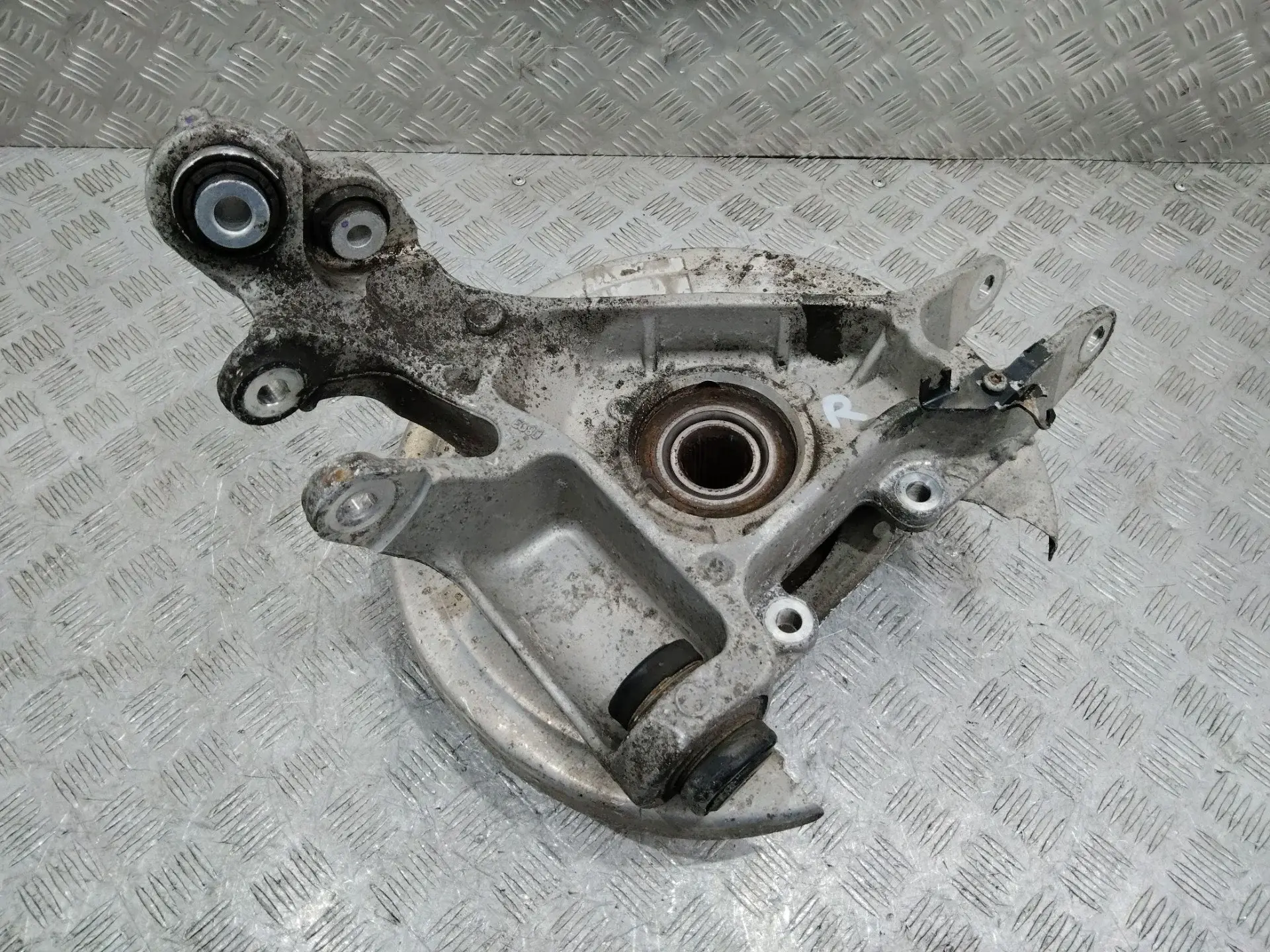 Поворотный кулак HPLA1109AA