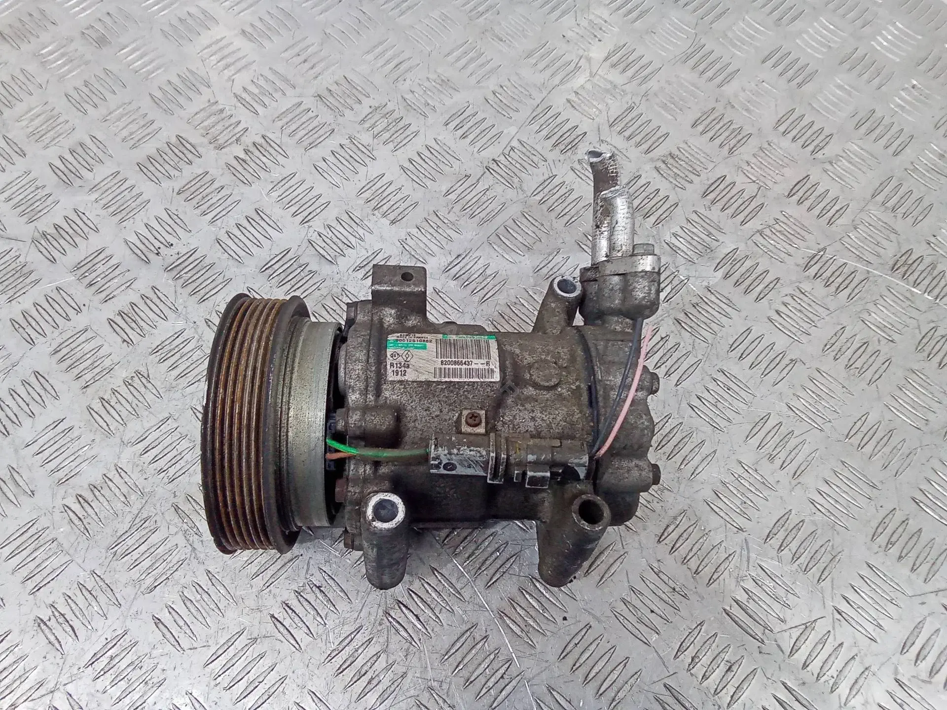Компрессор кондиционера 8200866437