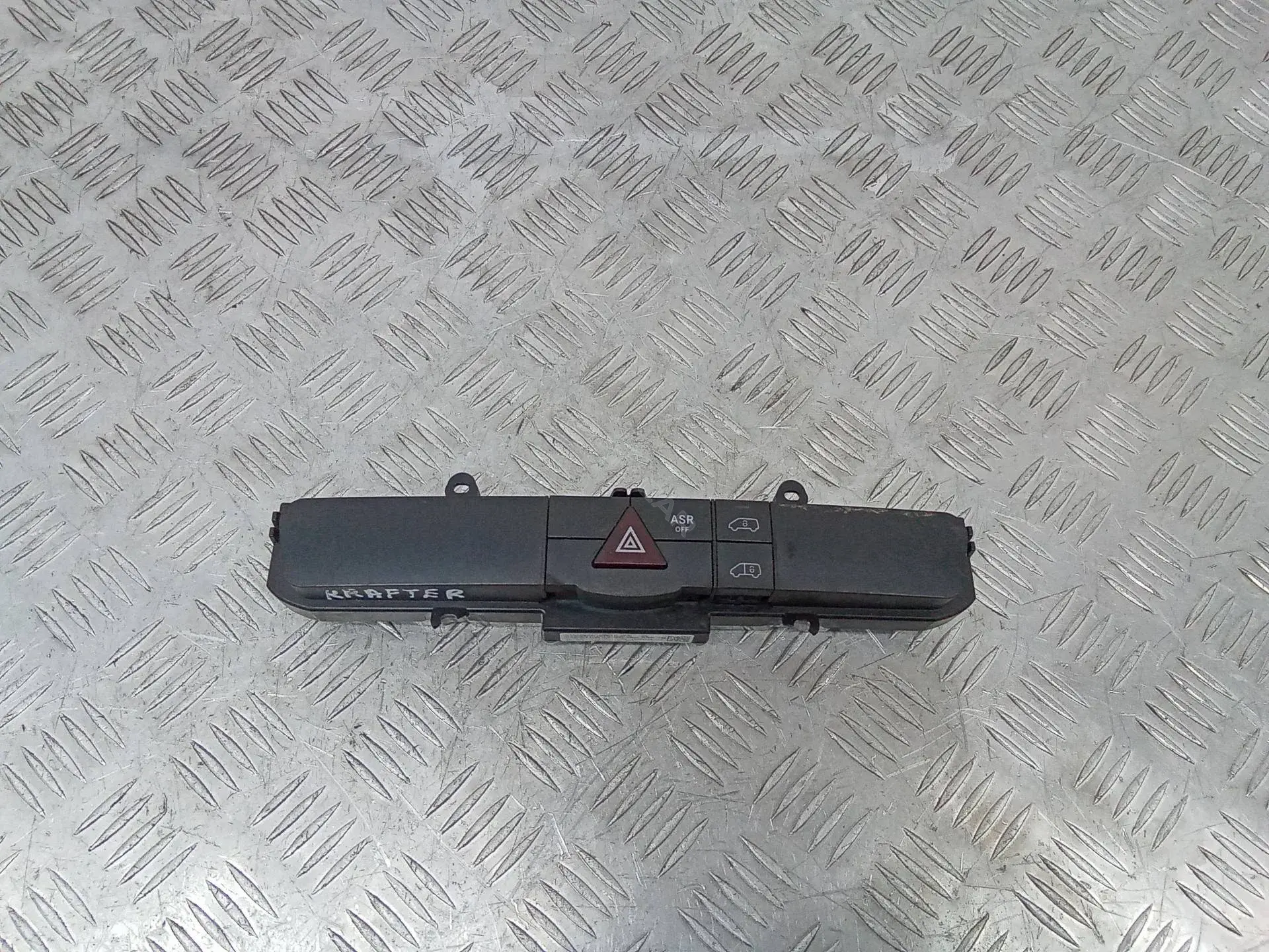 Кнопка аварийки A9068701810