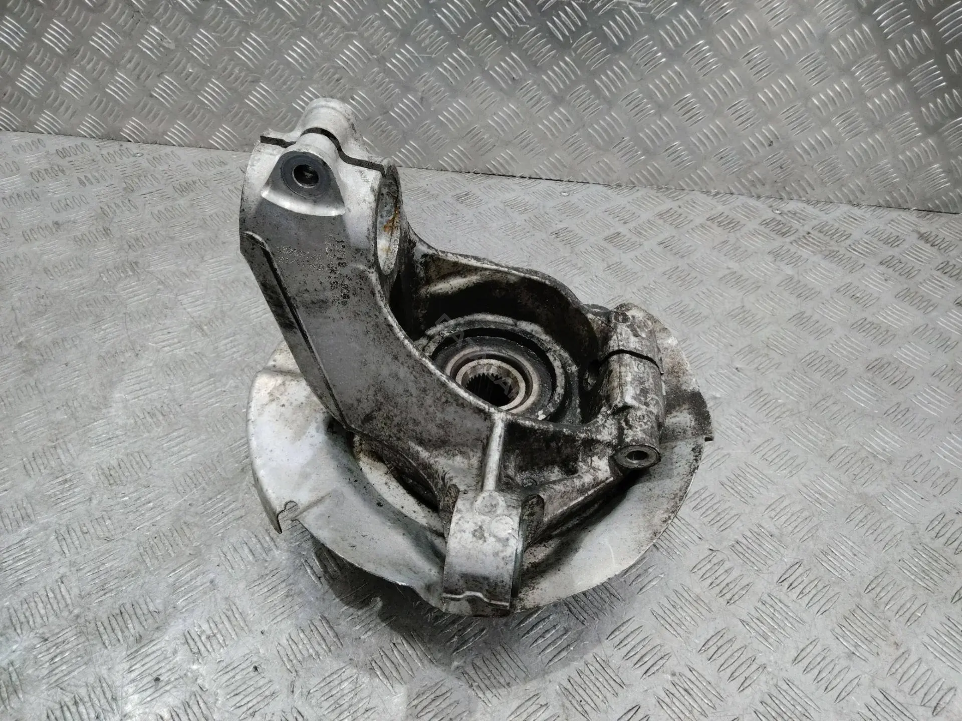 Поворотный кулак FJ323K186AC