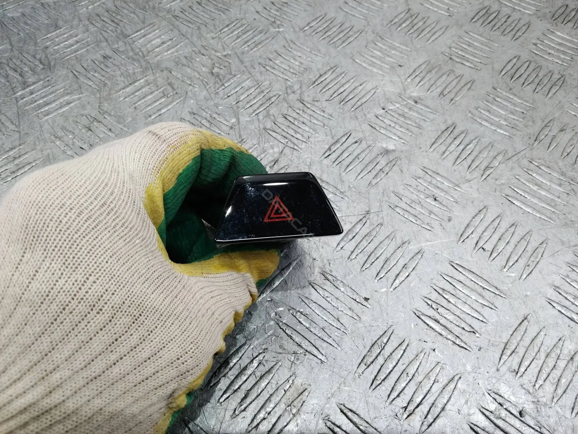 Кнопка аварийки 6993046