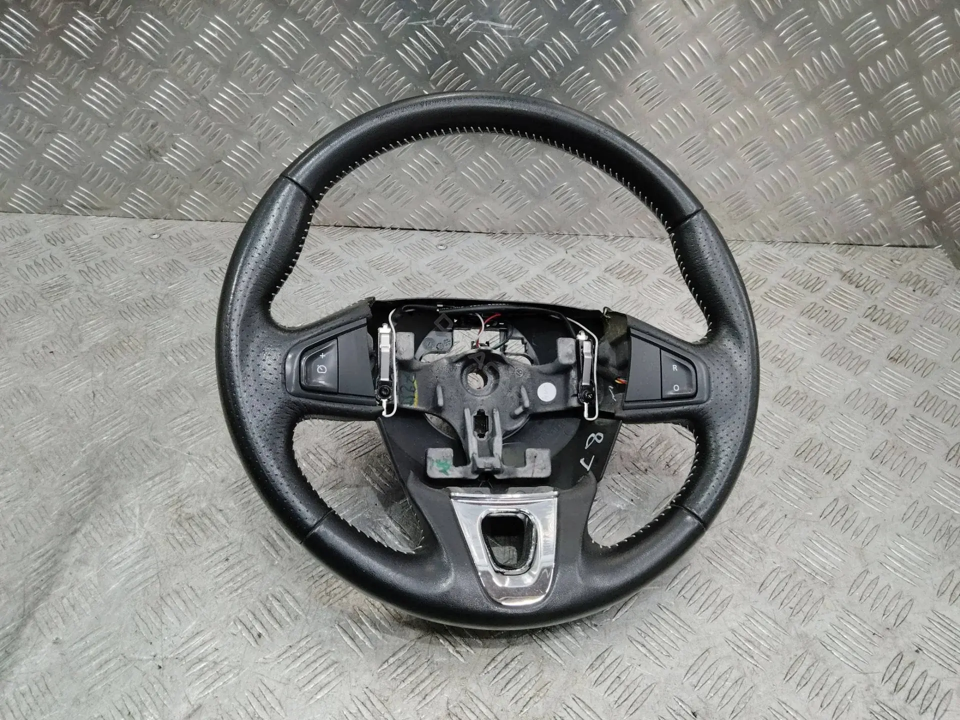 Руль 484000221R