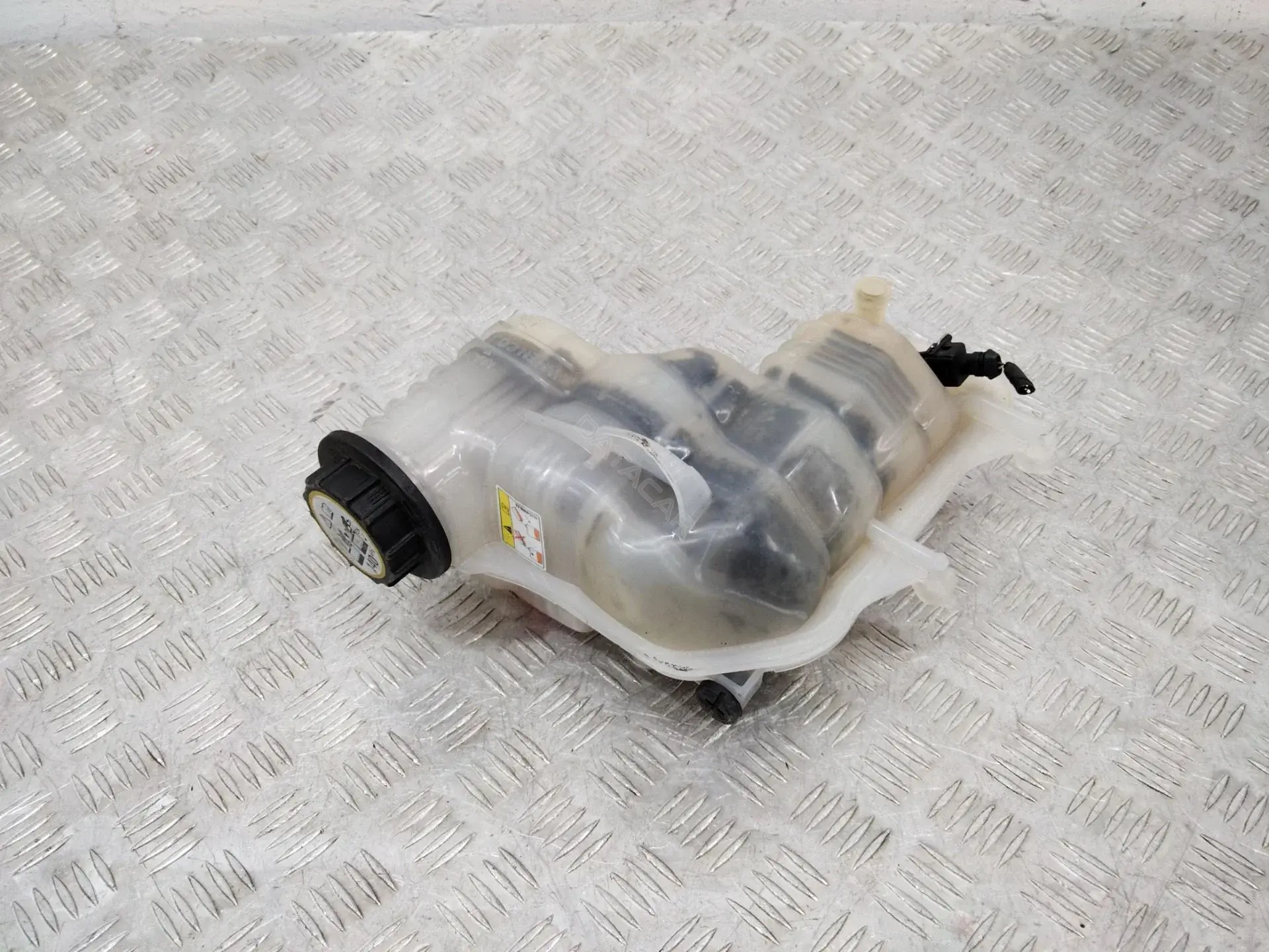 Расширительный бачок YC158B099AA