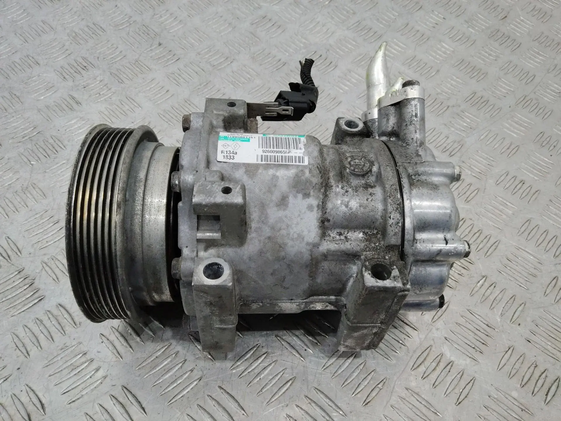 Компрессор кондиционера 926009865R
