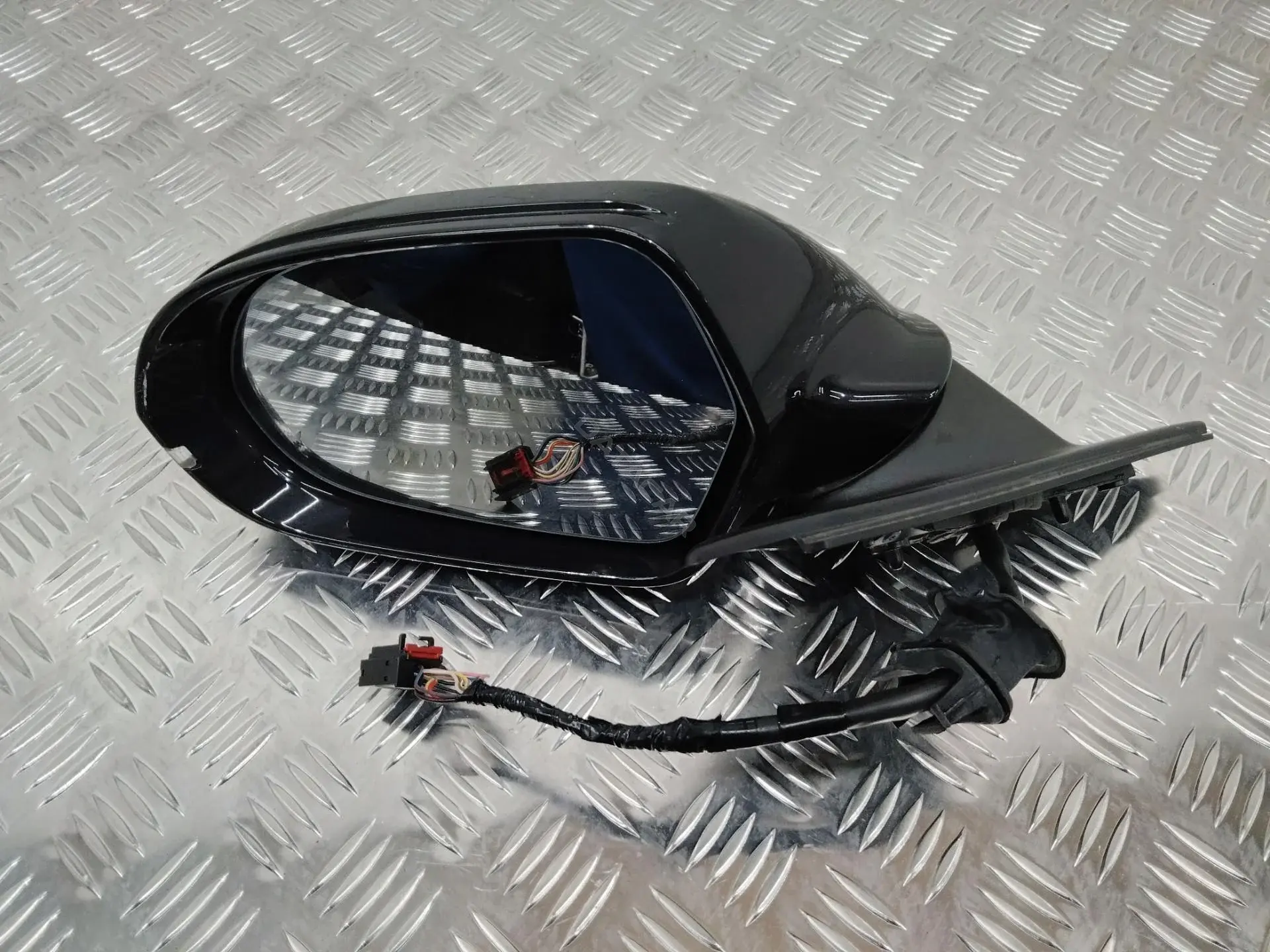 Наружное зеркало 4G2857409