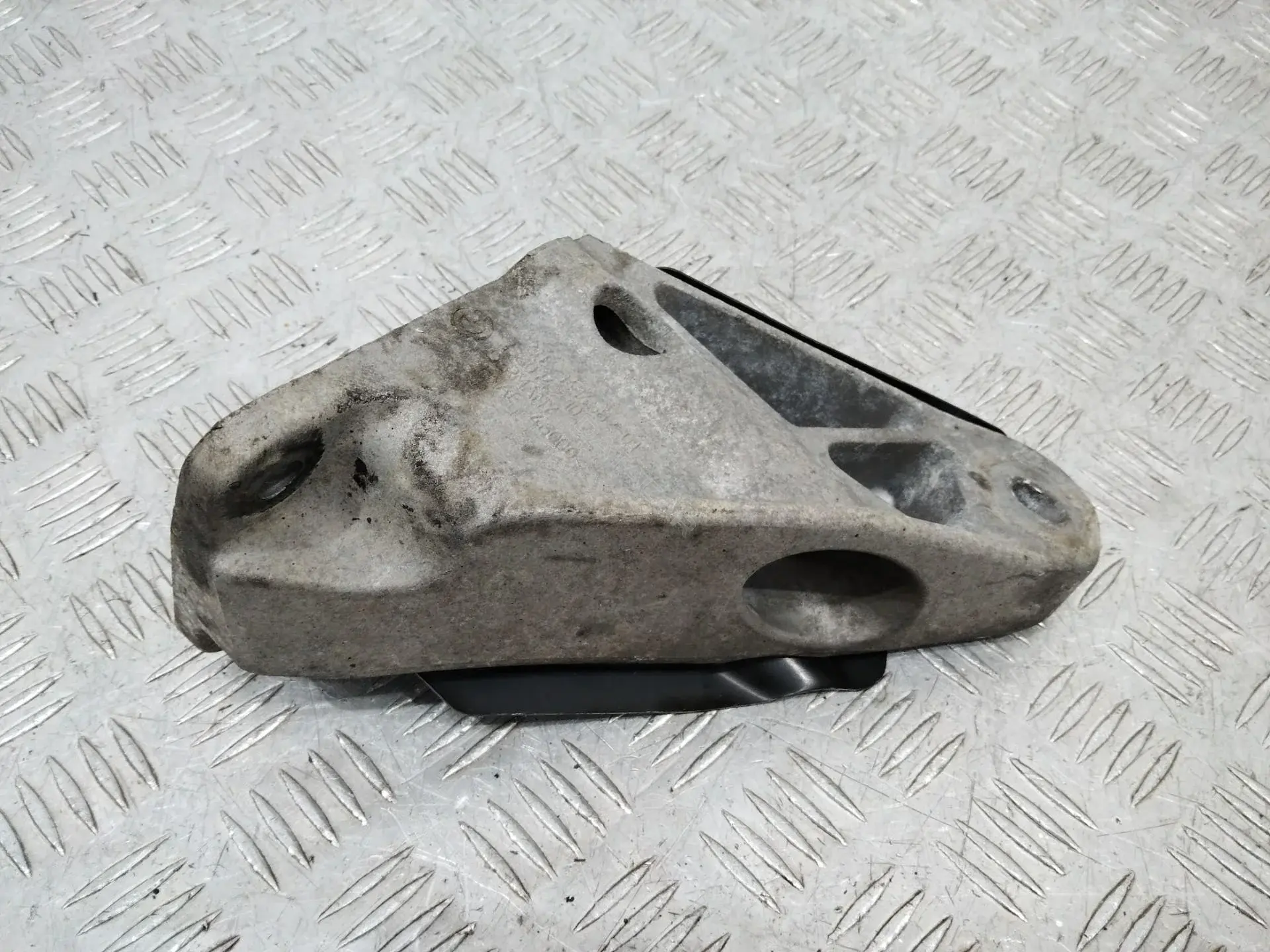 Кронштейн двигателя 3414582