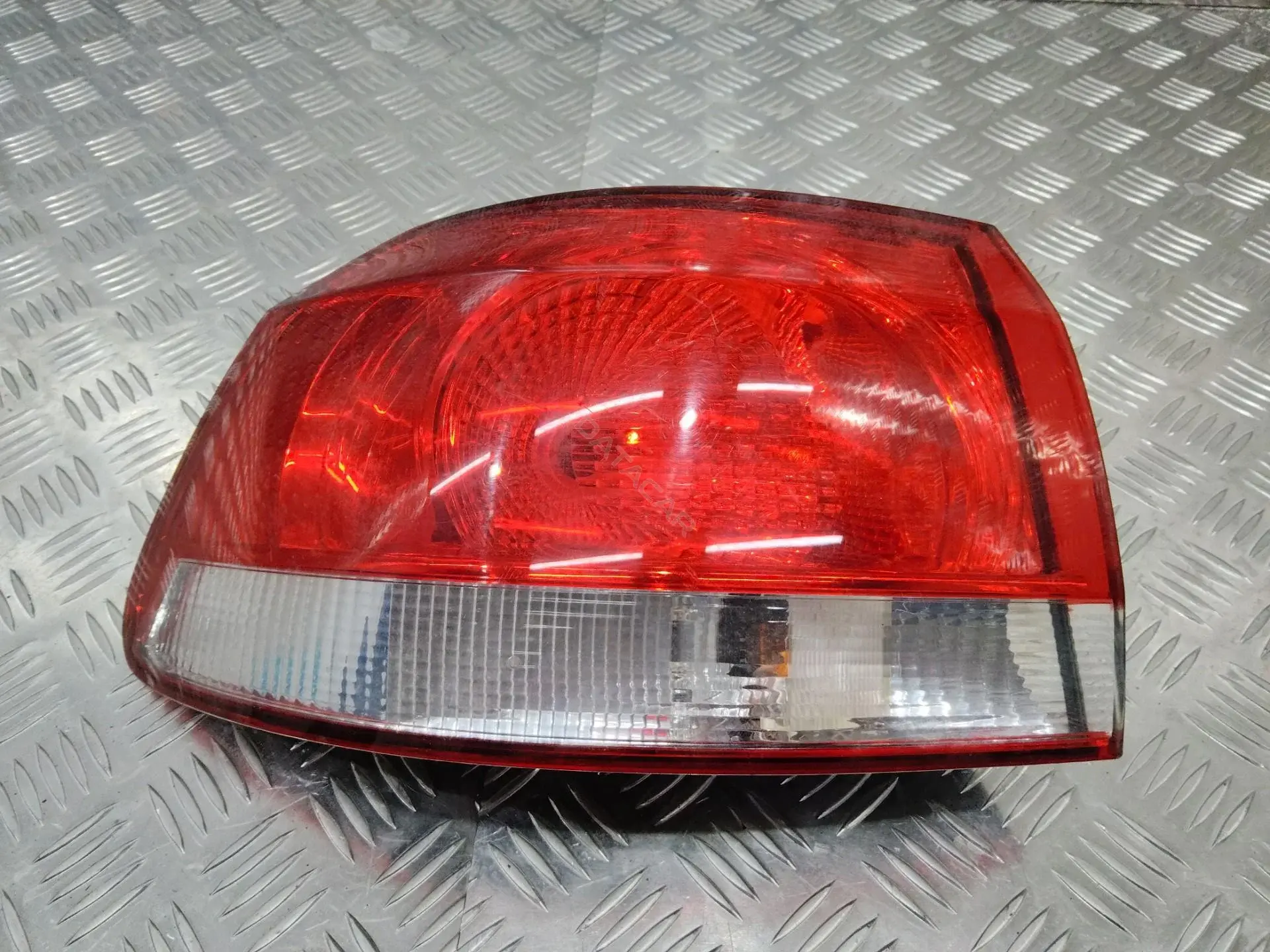 Задние фонари 5K0945095, 5K0945095E