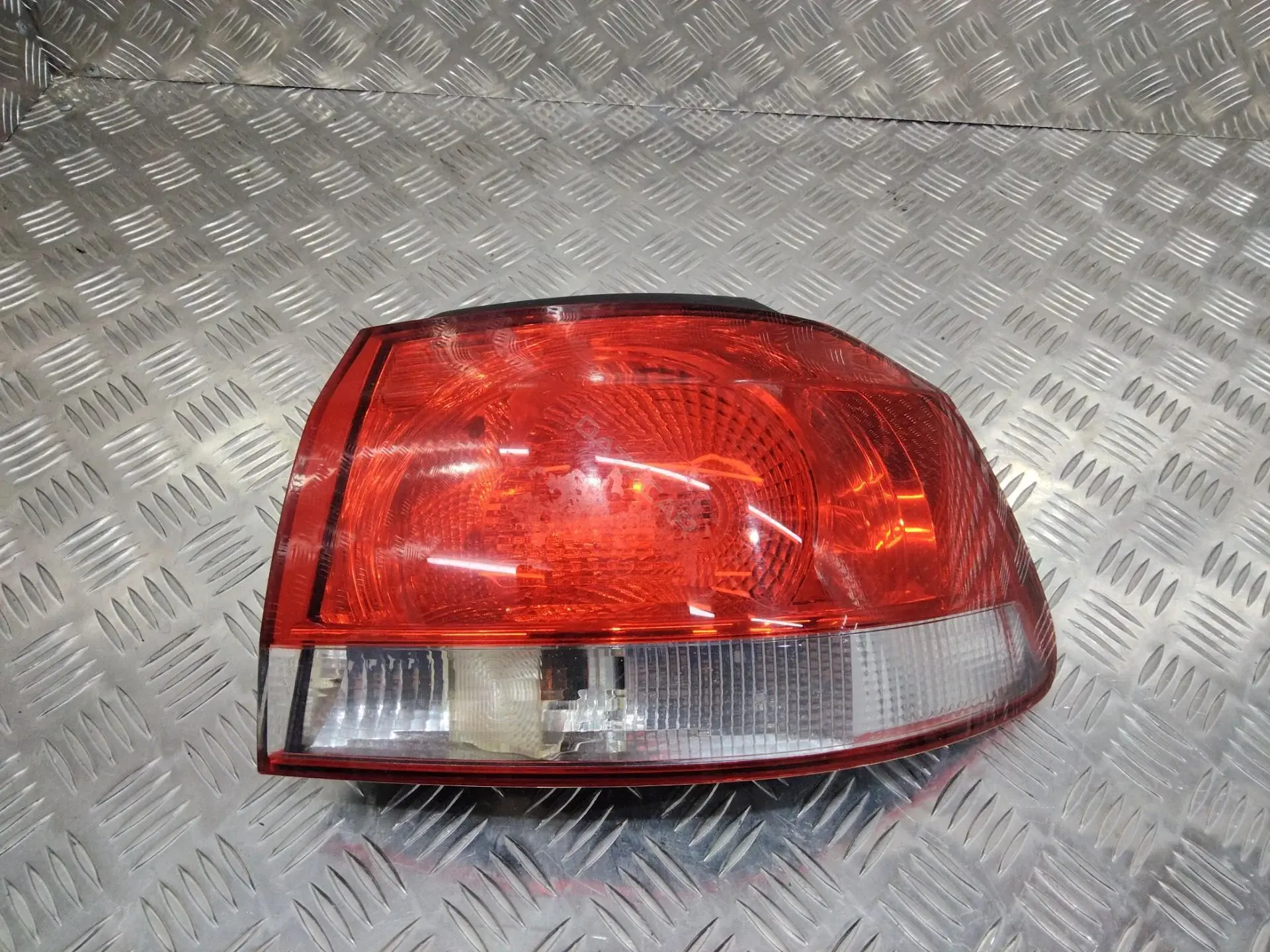 Задние фонари 5K0945096E, 5K0945112