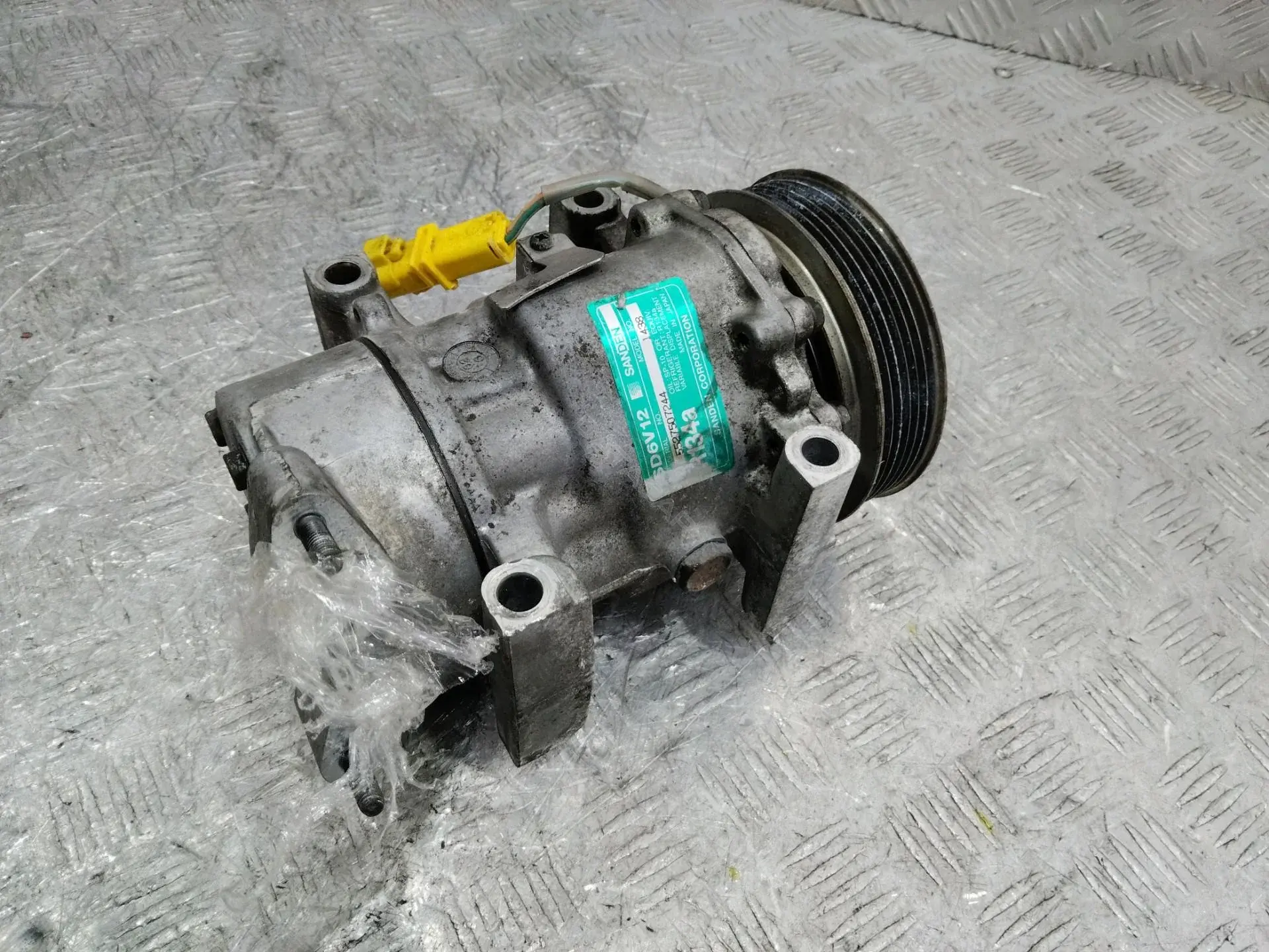Компрессор кондиционера SD6V12