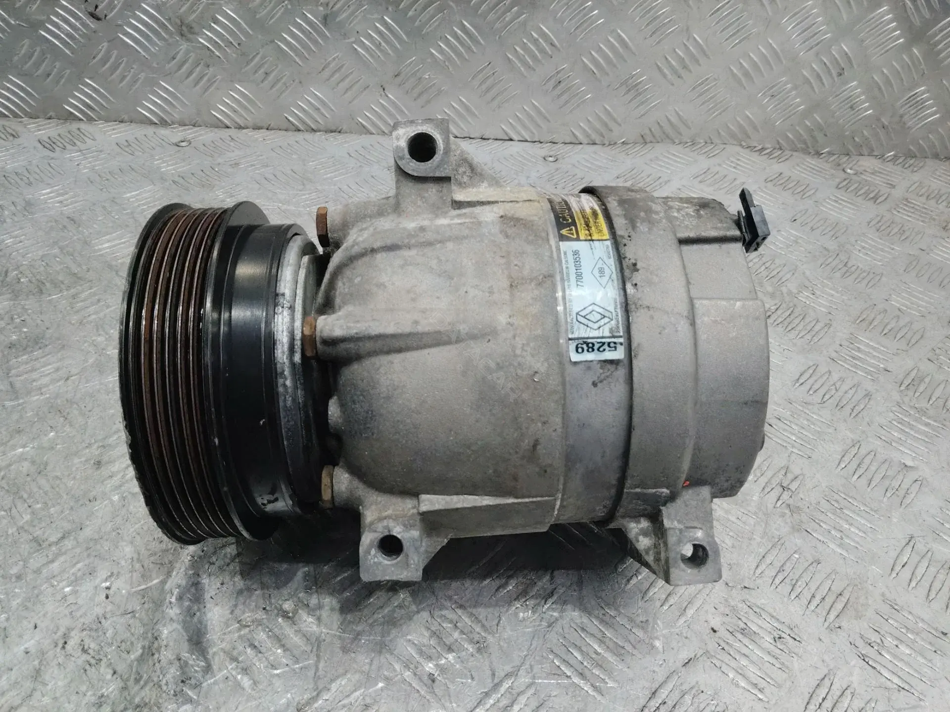 Компрессор кондиционера 7700103536