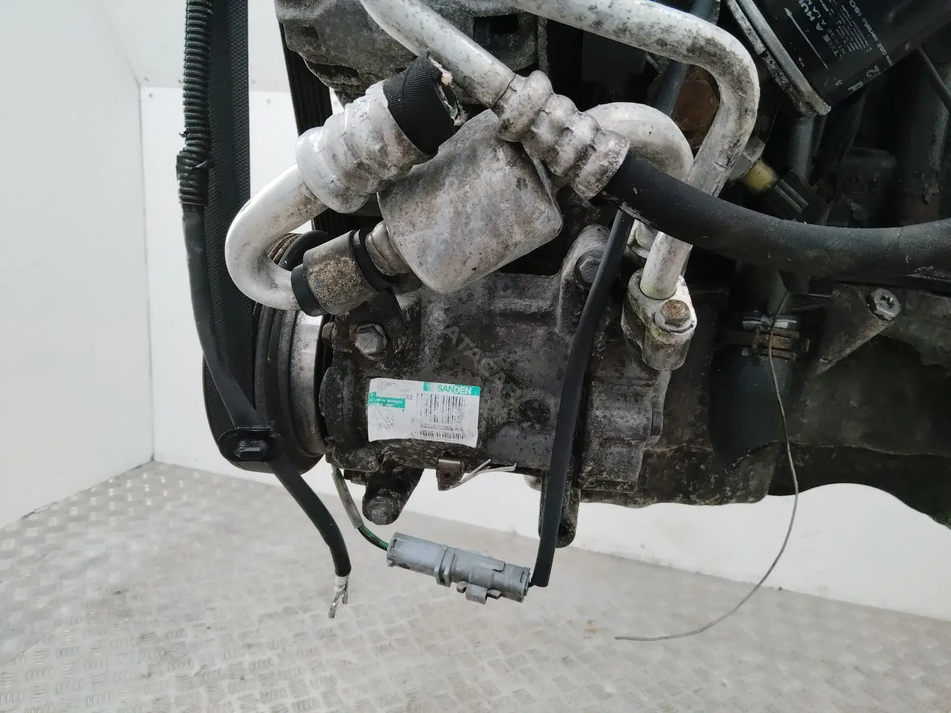 Компрессор кондиционера 8200953359