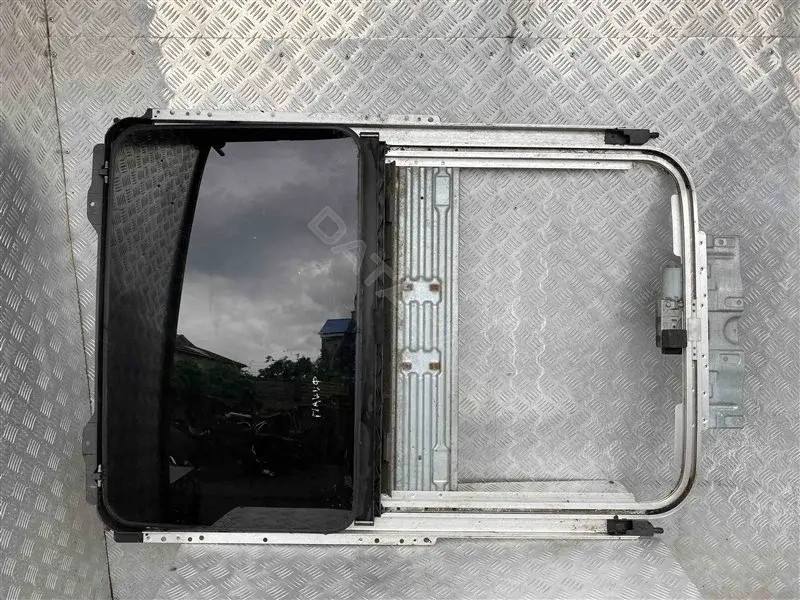 Люк 05102843AA