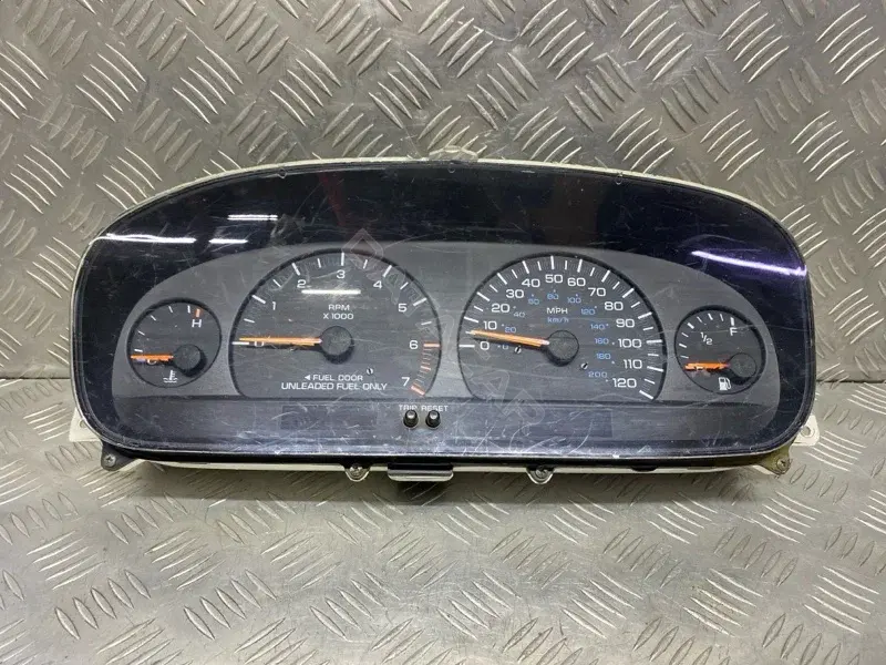 Панель приборов TN2574104101
