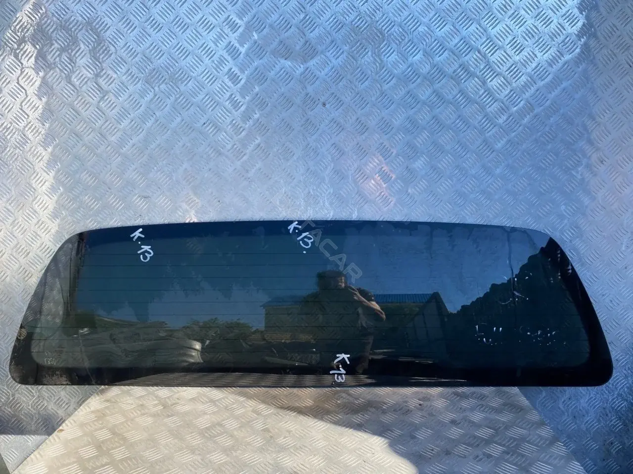 Заднее стекло 11428