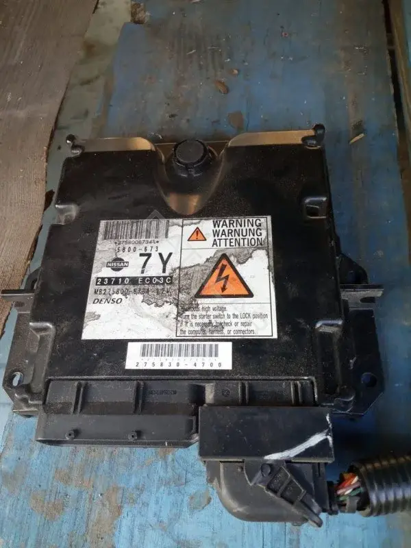 Блок управления двигателем 23710EC03C