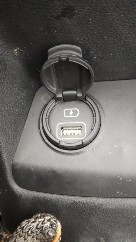 Разъем AUX / USB 51708